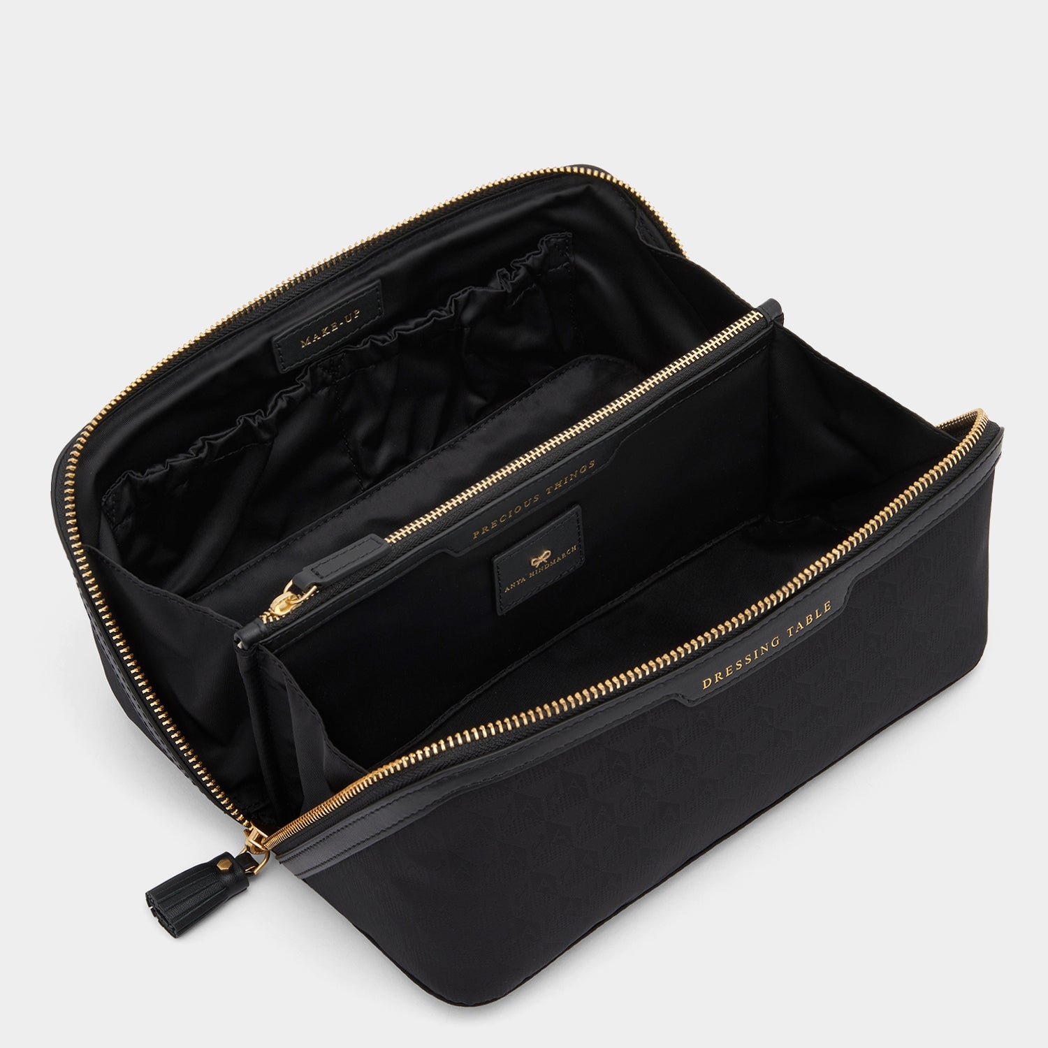 ドレッシング テーブル -

          
            Jacquard Nylon in Black -
          

          Anya Hindmarch JP
