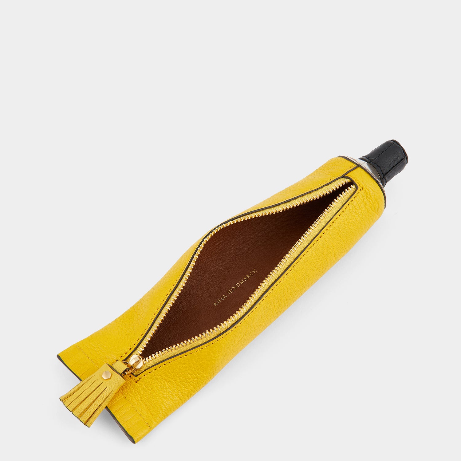 「UHU」ペンケース -

                  
                    Capra Leather in Yellow -
                  

                  Anya Hindmarch JP
