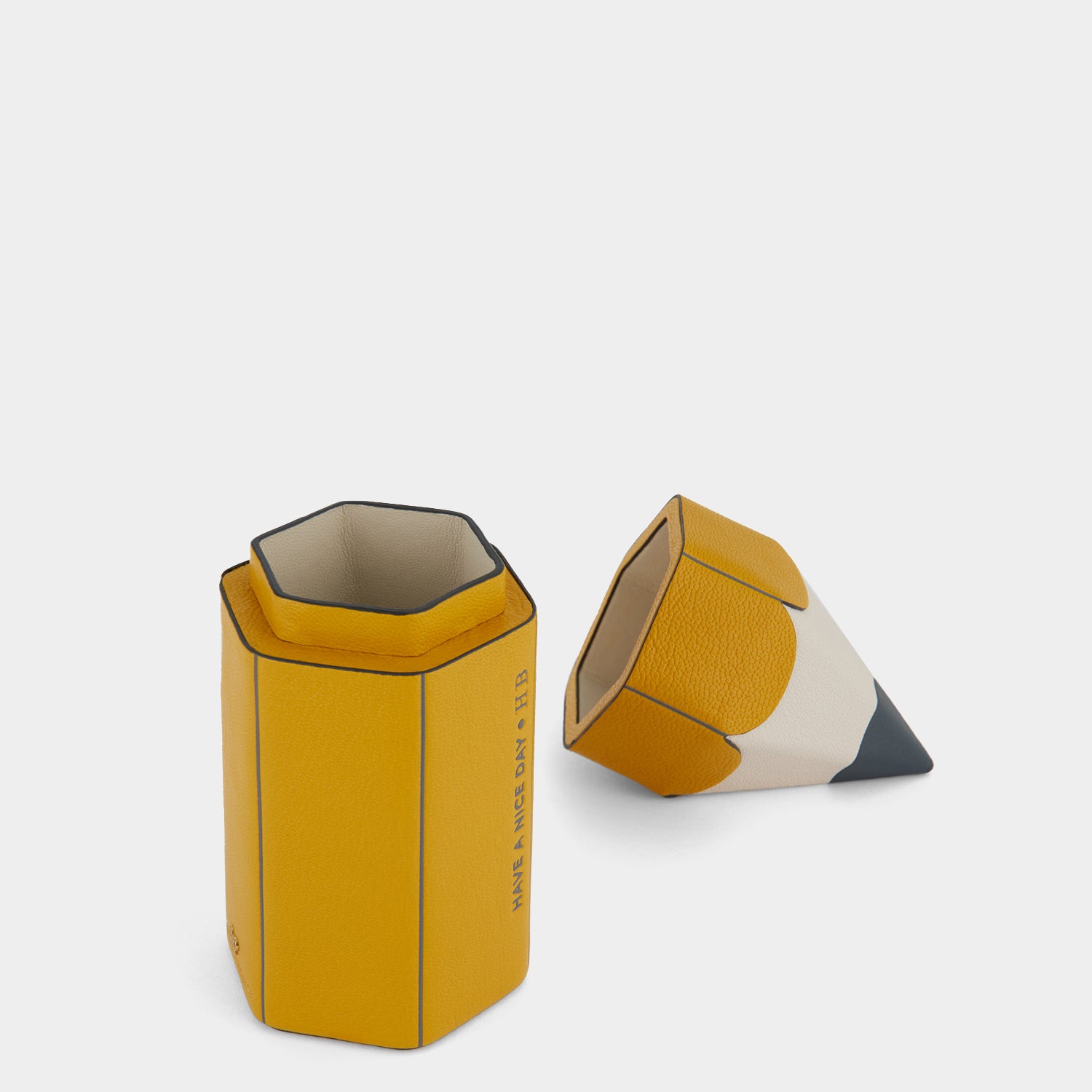 ペンシル ポット -

                  
                    Capra in Mustard -
                  

                  Anya Hindmarch JP
