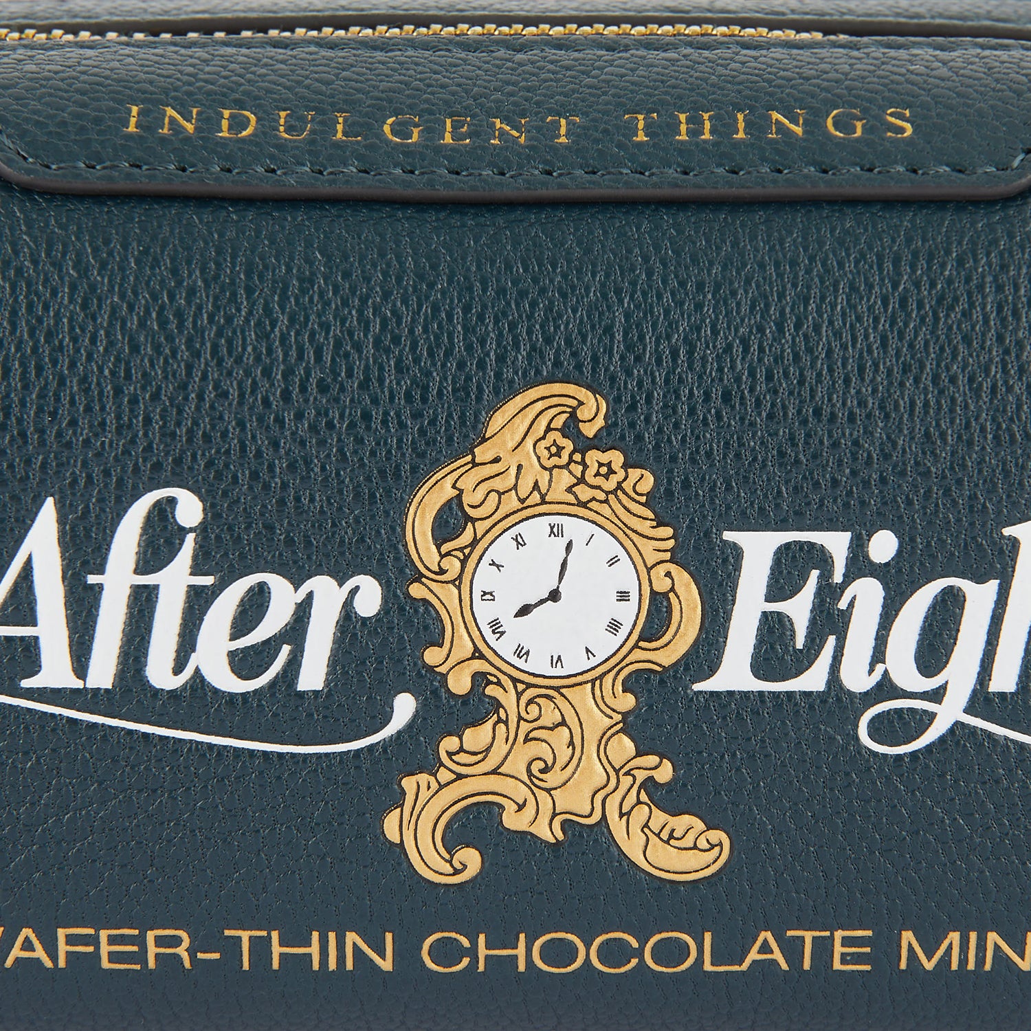 「After Eight」インダルジェント シングズ -

                  
                    Capra Leather in Dark Holly -
                  

                  Anya Hindmarch JP
