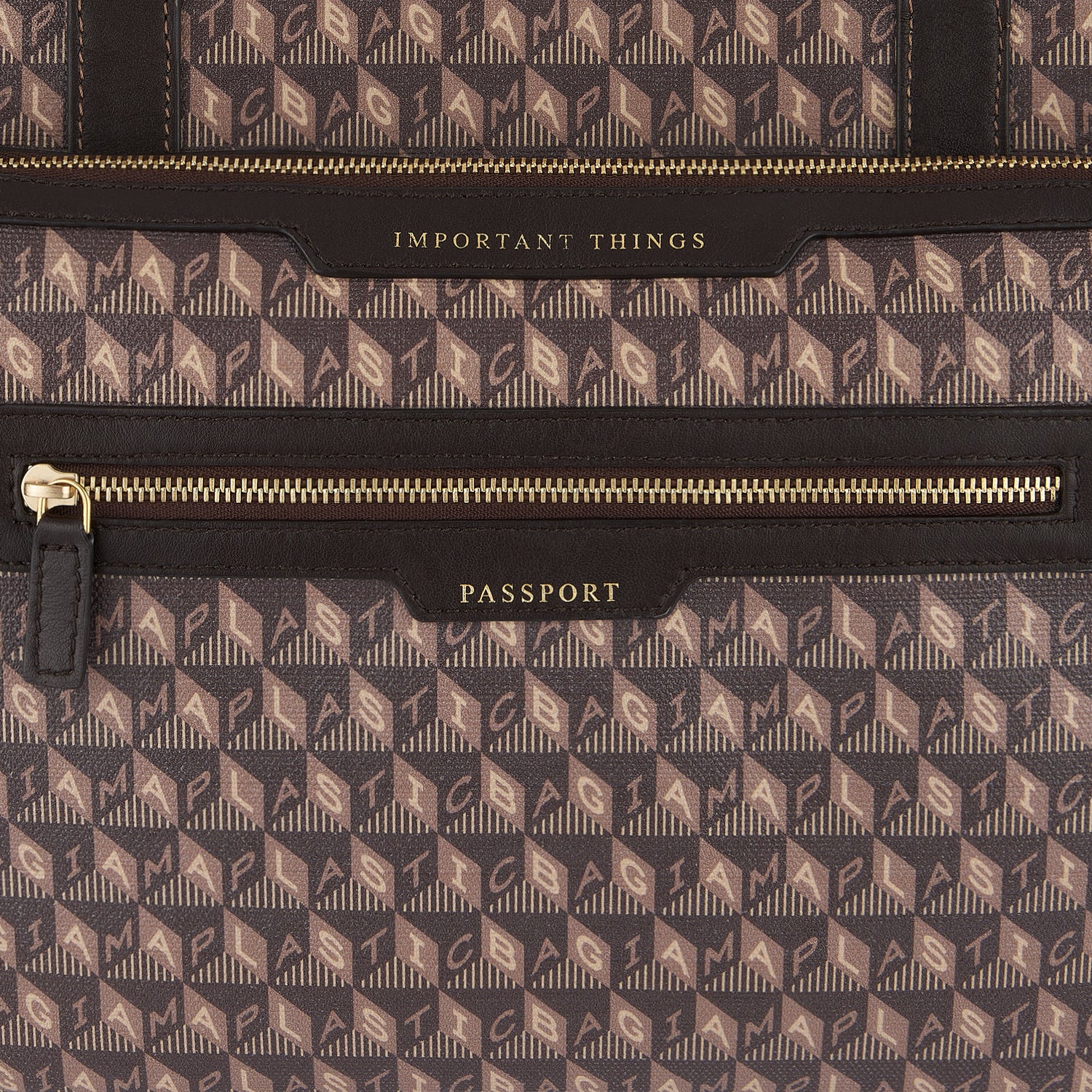 「I AM A Plastic Bag」 インフライト トート -

                  
                    Recycled Coated Canvas in Truffle -
                  

                  Anya Hindmarch JP
