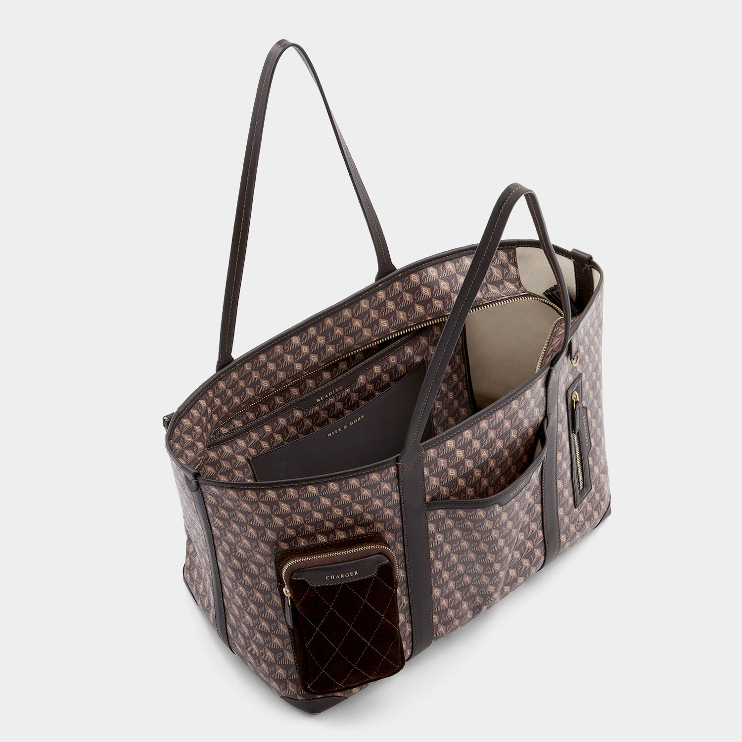 「I AM A Plastic Bag」 インフライト トート -

                  
                    Recycled Coated Canvas in Truffle -
                  

                  Anya Hindmarch JP
