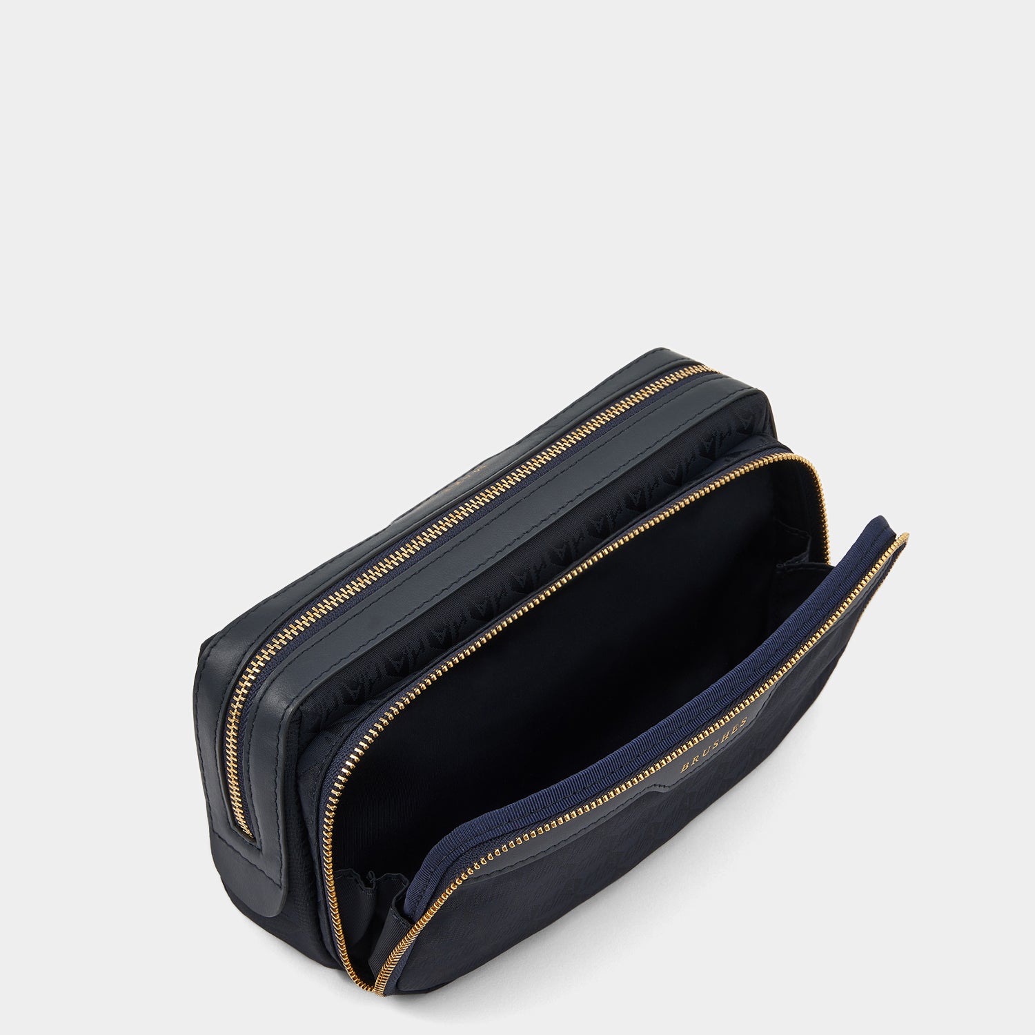 AH ロゴ スモール メイクアップ ポーチ -

                  
                    AH Logo Nylon in Marine -
                  

                  Anya Hindmarch JP
