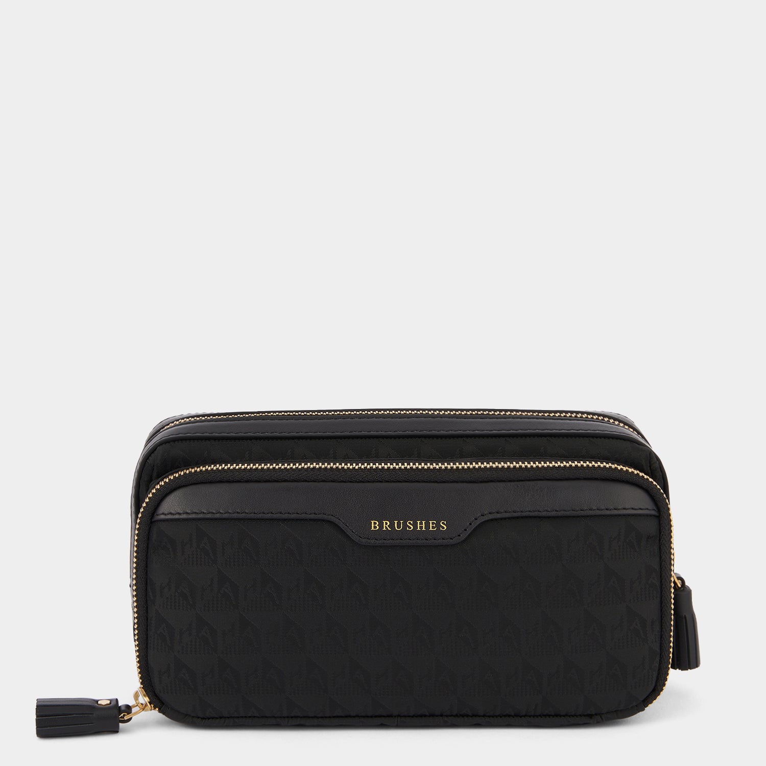 AH ロゴ スモール メイクアップ ポーチ -

          
            AH Logo Nylon in Black -
          

          Anya Hindmarch JP
