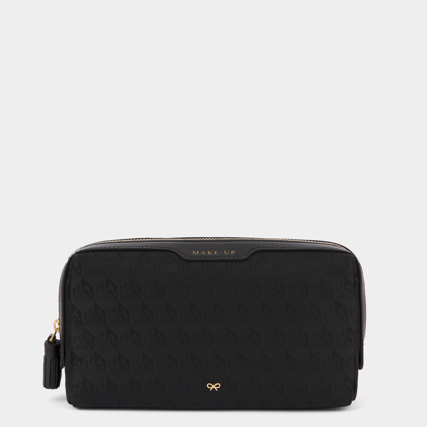 AH ロゴ スモール メイクアップ ポーチ -

          
            AH Logo Nylon in Black -
          

          Anya Hindmarch JP

