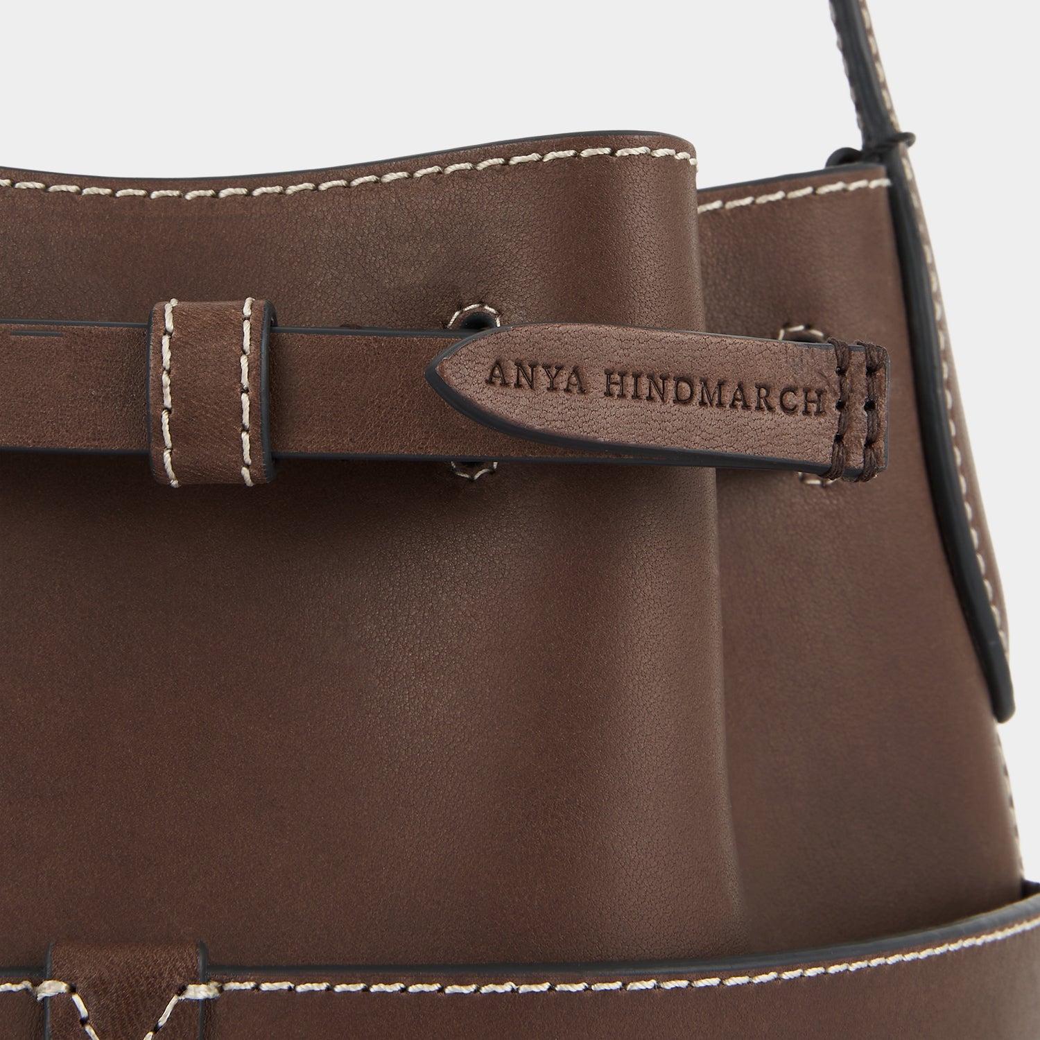 「Return to Nature」バケットバッグ スモール -

                  
                    Compostable Leather in Truffle -
                  

                  Anya Hindmarch JP
