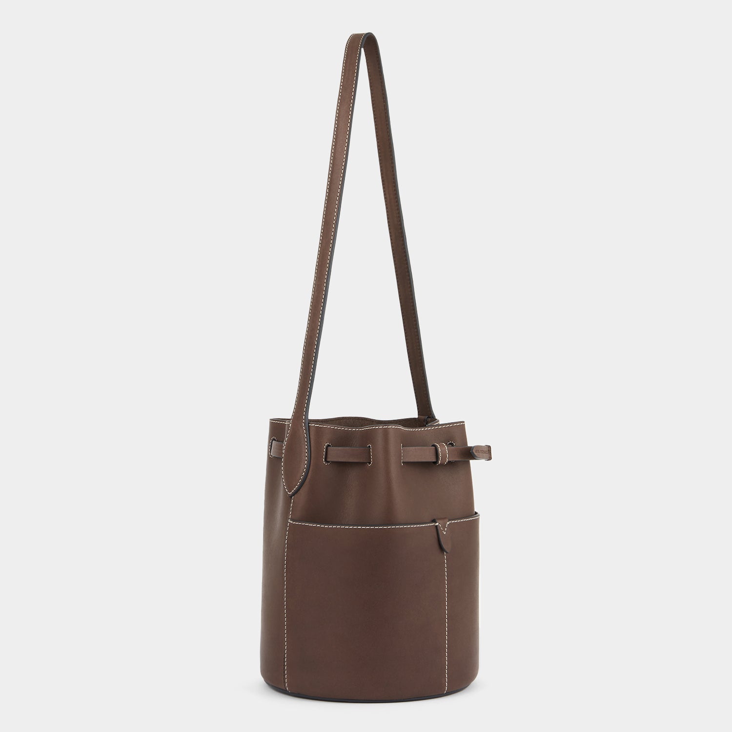 「Return to Nature」バケットバッグ スモール -

                  
                    Compostable Leather in Truffle -
                  

                  Anya Hindmarch JP
