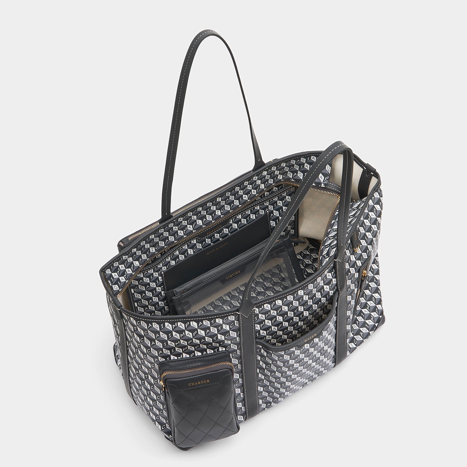 「I AM A Plastic Bag」 インフライト トート -

                  
                    Recycled Coated Canvas in Charcoal -
                  

                  Anya Hindmarch JP
