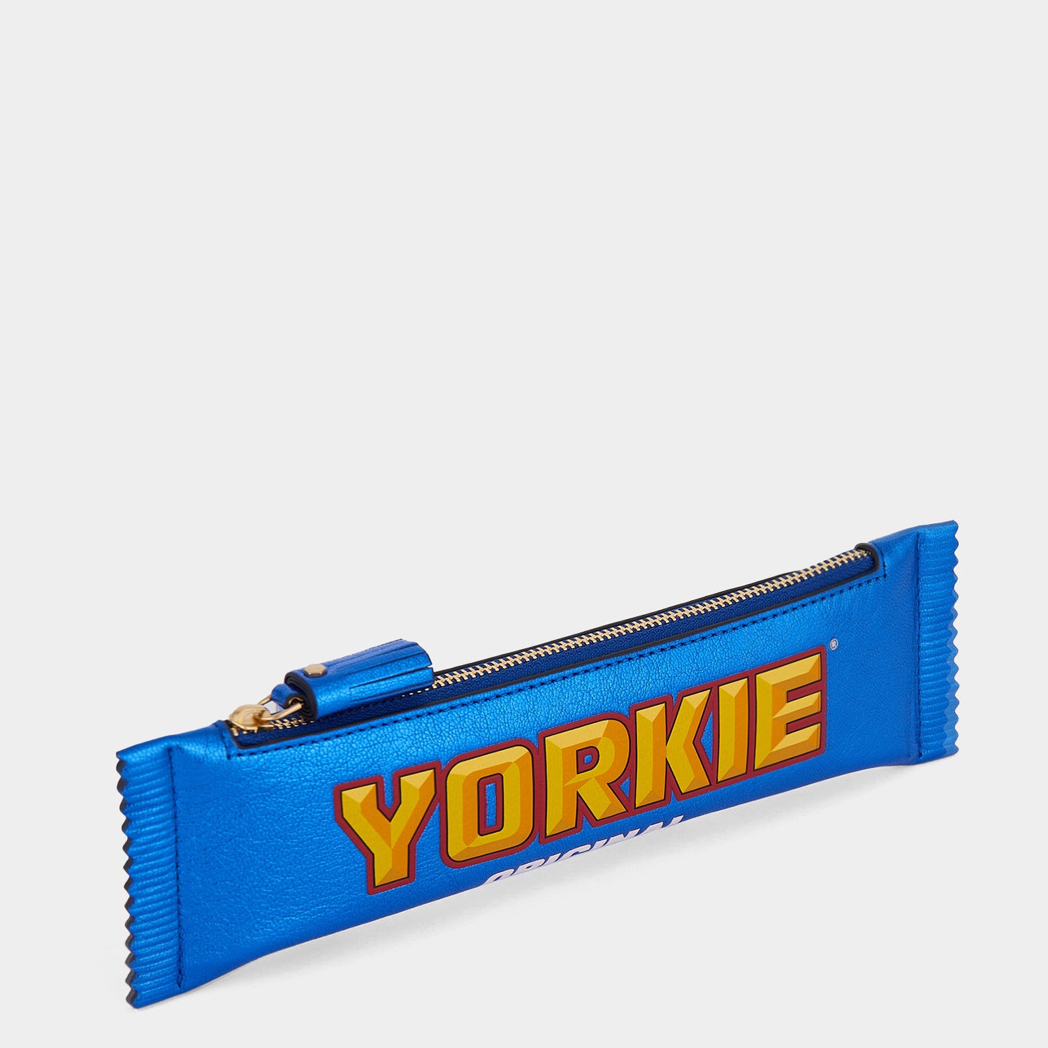 「Yorkie」ペンケース -

                  
                    Metallic Leather in Electric Blue -
                  

                  Anya Hindmarch JP
