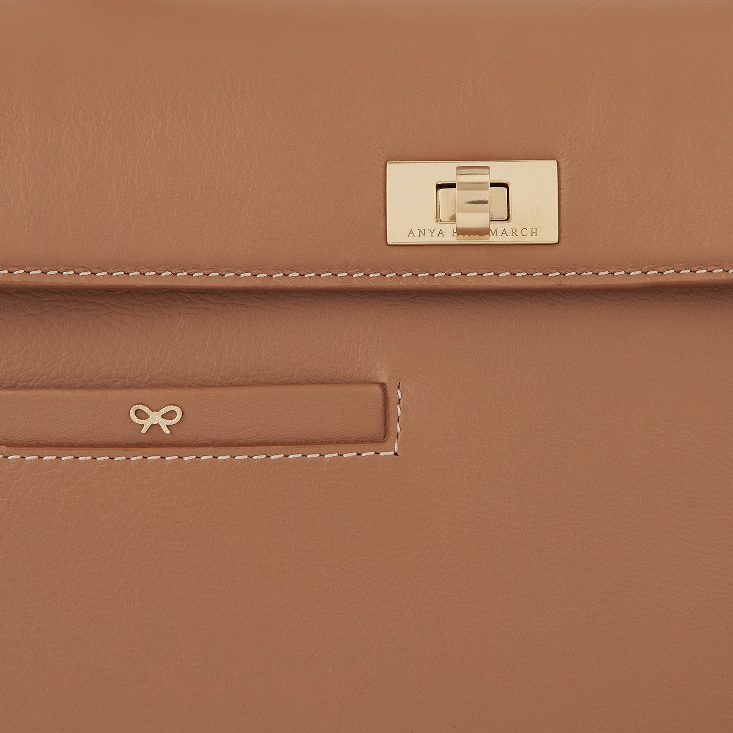 モティマー -

          
            Shiny Box Calf in Pecan -
          

          Anya Hindmarch JP

