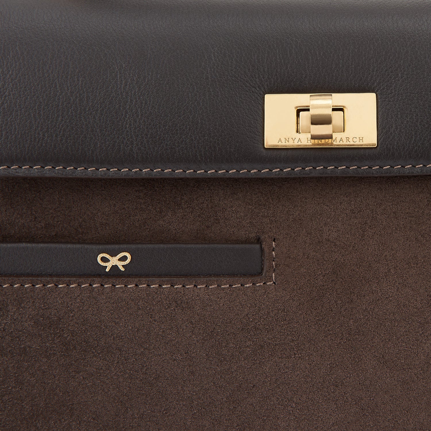 モティマー -

                  
                    Leather in Espresso -
                  

                  Anya Hindmarch JP
