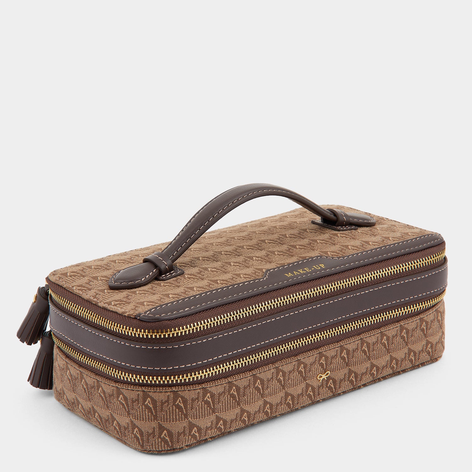 メイクアップ ケース -

                  
                    Jacquard in Dark Earth -
                  

                  Anya Hindmarch JP
