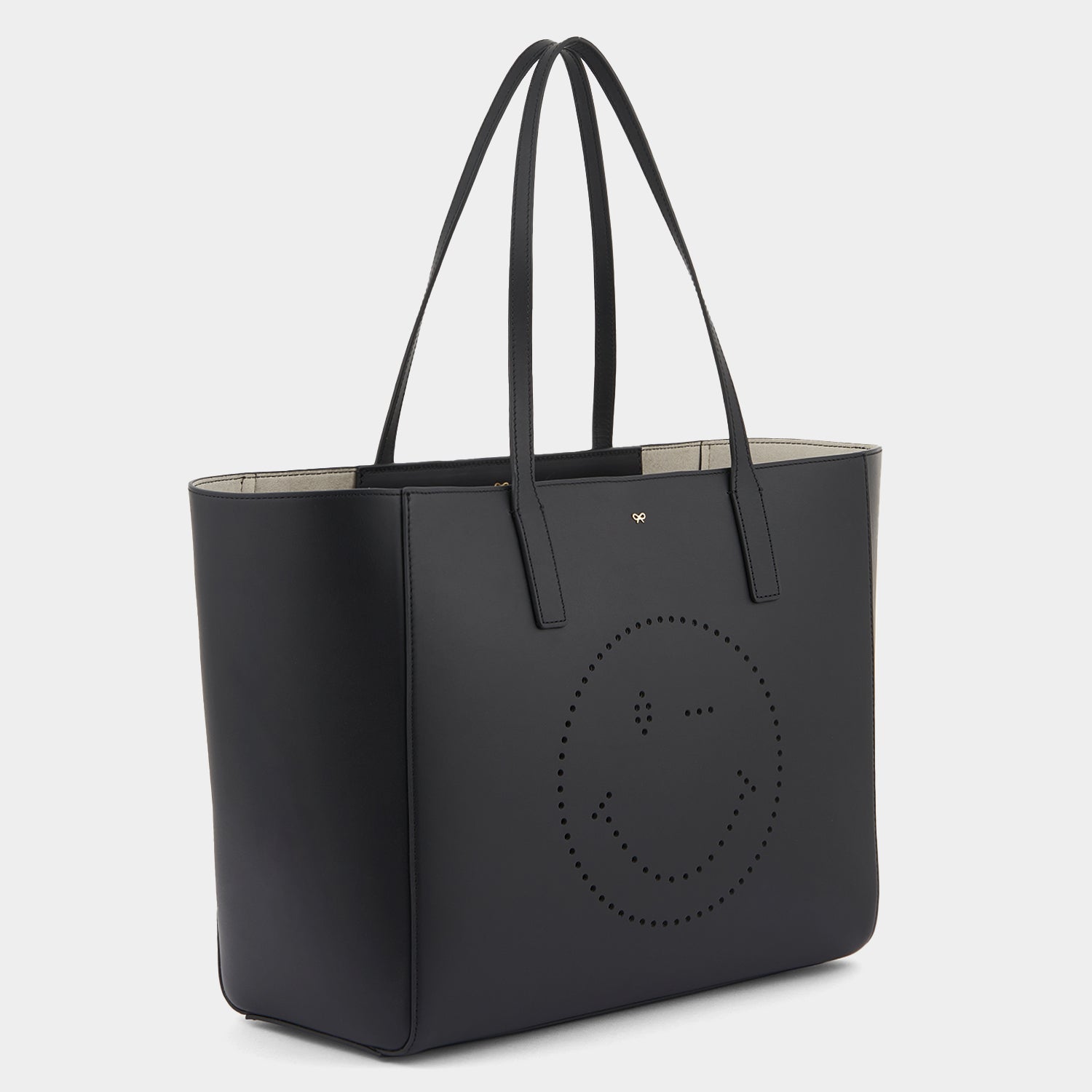 ウィンク ショッパー -

                  
                    Calf Leather in Black -
                  

                  Anya Hindmarch JP
