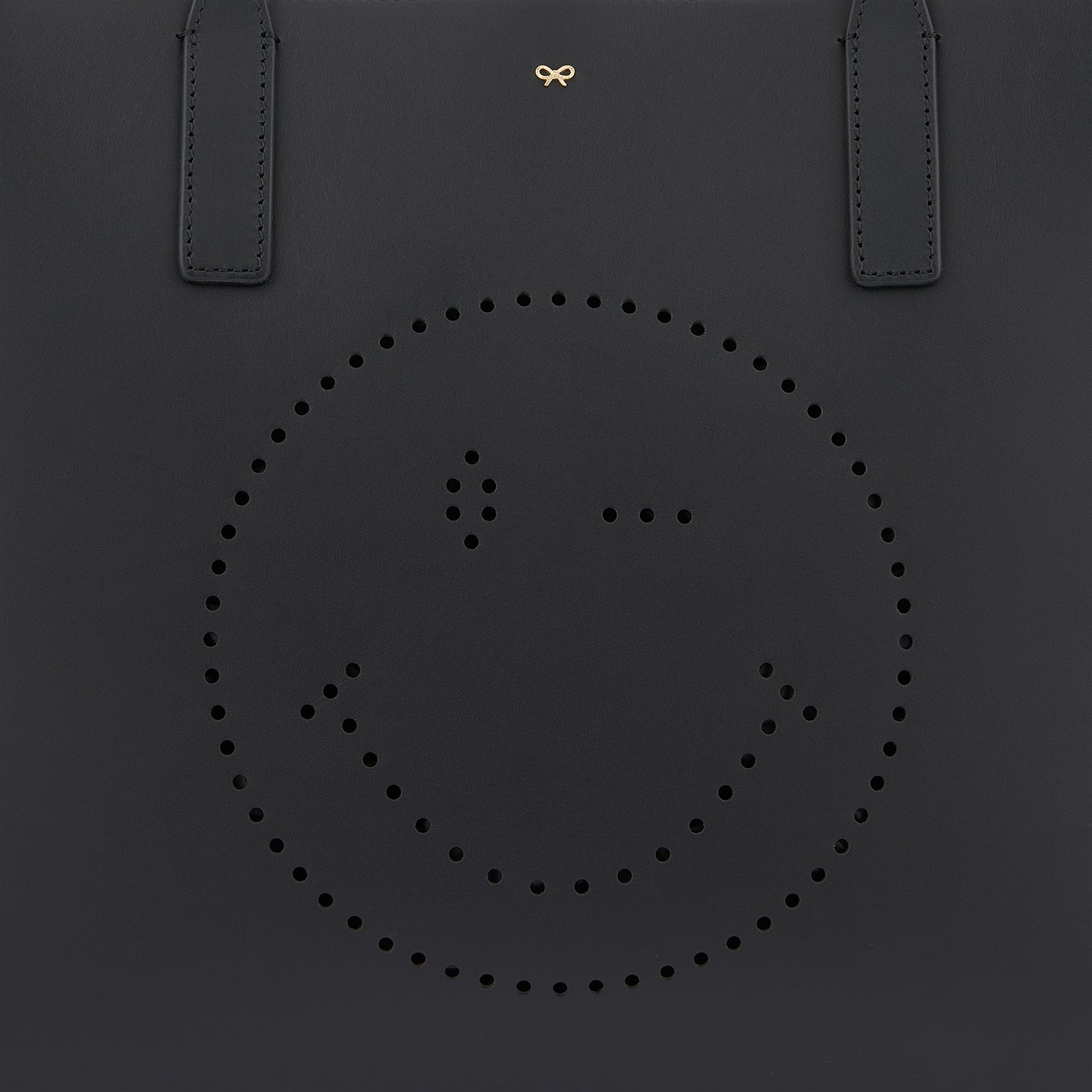 ウィンク ショッパー -

                  
                    Calf Leather in Black -
                  

                  Anya Hindmarch JP
