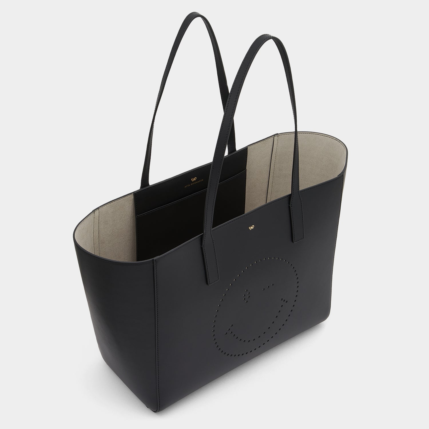 ウィンク ショッパー -

                  
                    Calf Leather in Black -
                  

                  Anya Hindmarch JP
