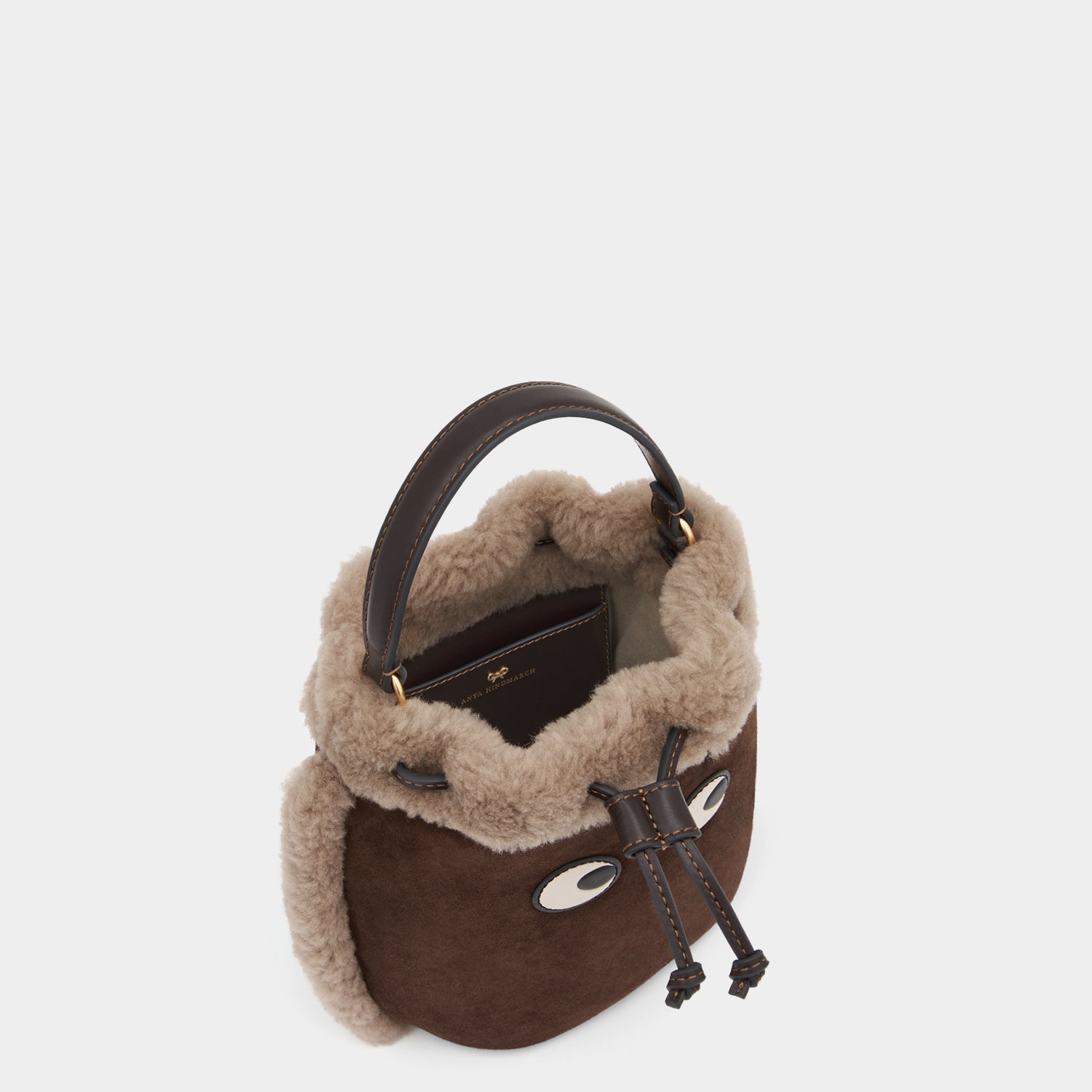 アイズ ドローストリング クロスボディ -

                  
                    Suede in Coffee -
                  

                  Anya Hindmarch JP
