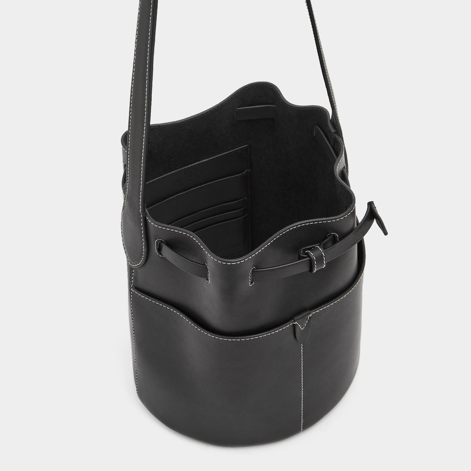 「Return to Nature」バケットバッグ スモール -

                  
                    Compostable Leather in Black -
                  

                  Anya Hindmarch JP
