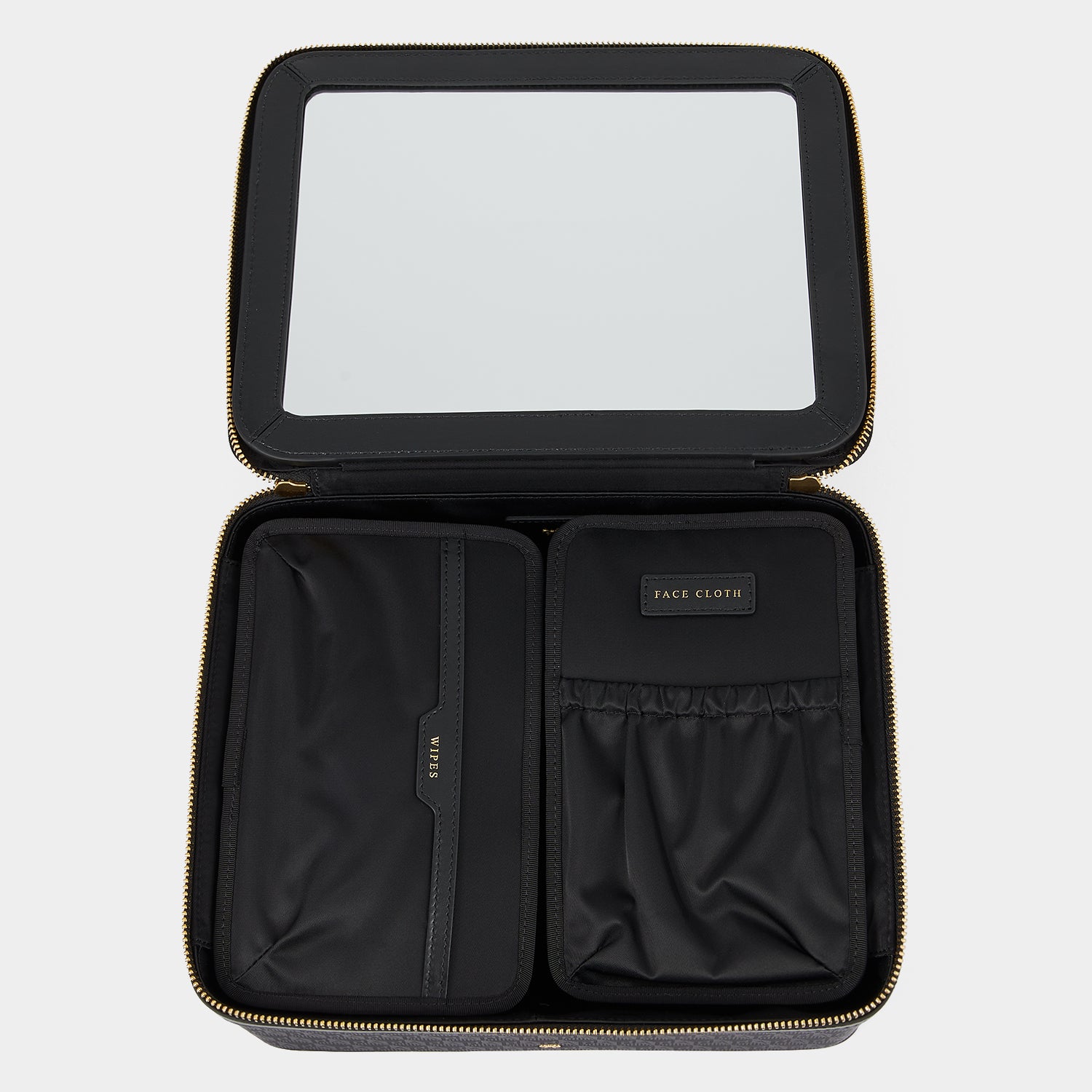 ミラー バニティー キット -

          
            Recycled Nylon in Black -
          

          Anya Hindmarch JP
