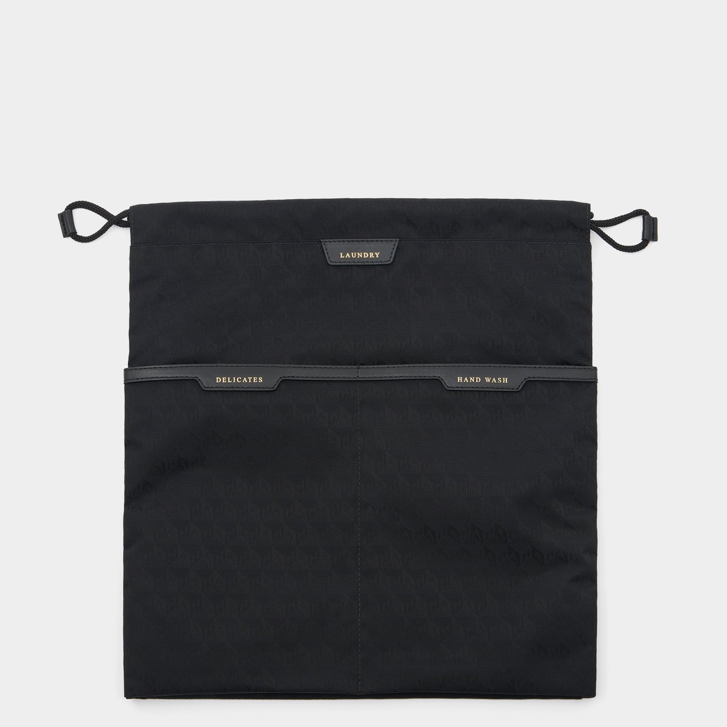 ドローストリング ポーチ セット -

          
            Recycled Nylon in Black -
          

          Anya Hindmarch JP
