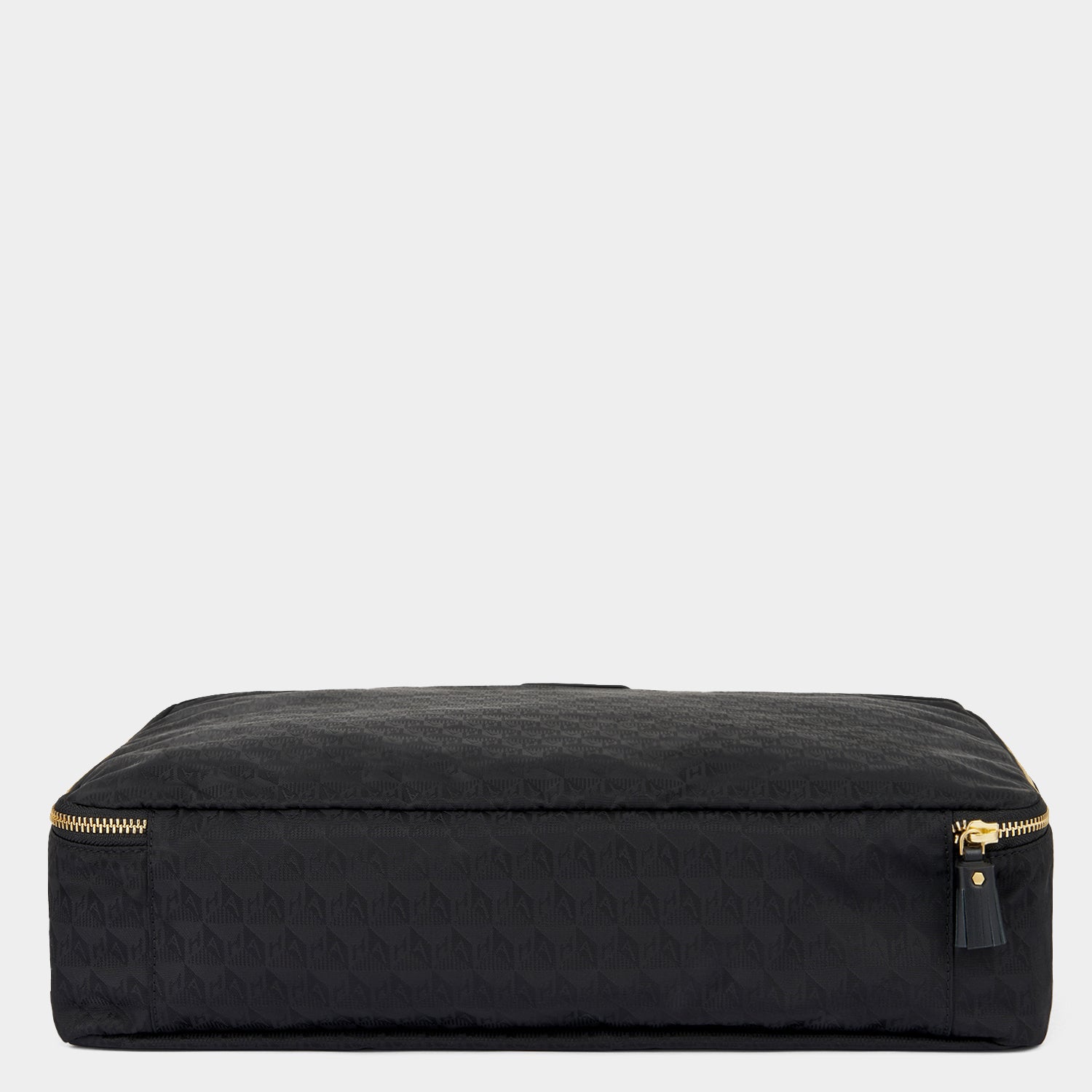 ラージ パッキングキューブ -

          
            Recycled Nylon in Black -
          

          Anya Hindmarch JP
