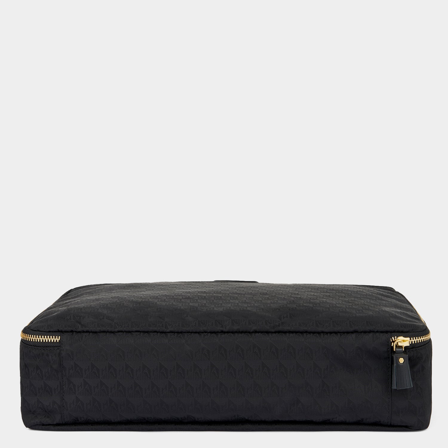 ラージ パッキングキューブ -

                  
                    Recycled Nylon in Black -
                  

                  Anya Hindmarch JP
