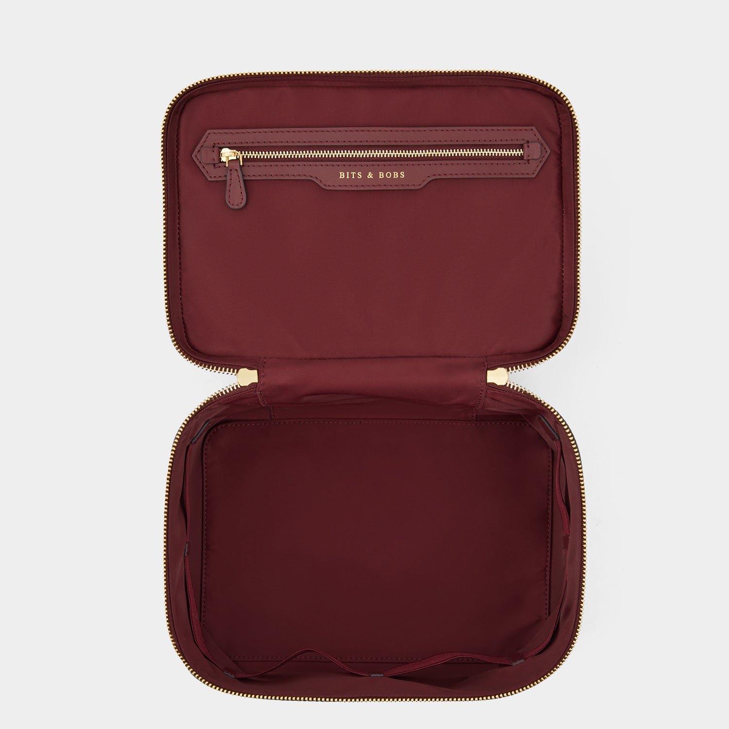 AH ロゴ・バニティー・キット | Anya Hindmarch JP