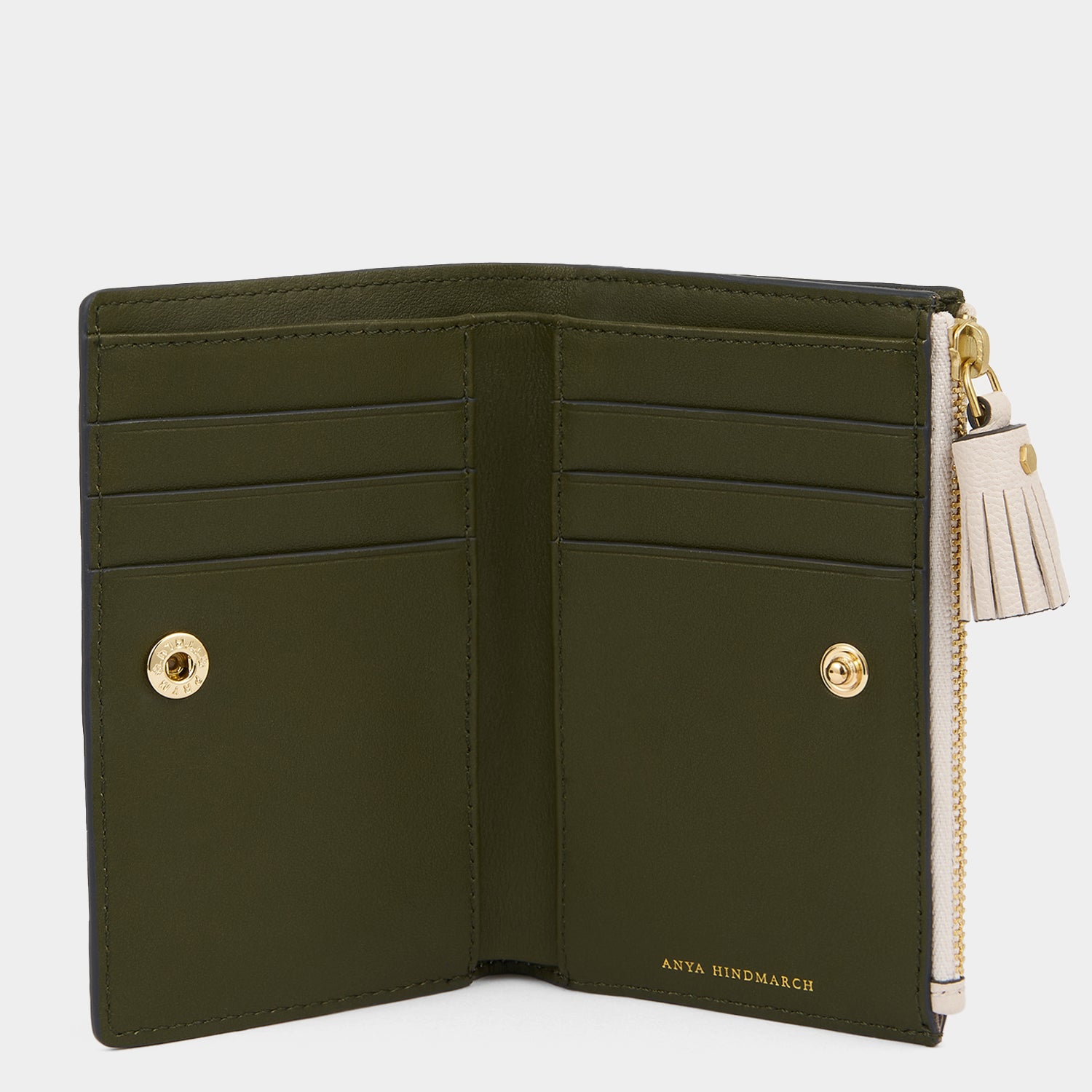 「Cornflakes」フォールディング ウォレット -

          
            Shiny Capra in Chalk -
          

          Anya Hindmarch JP
