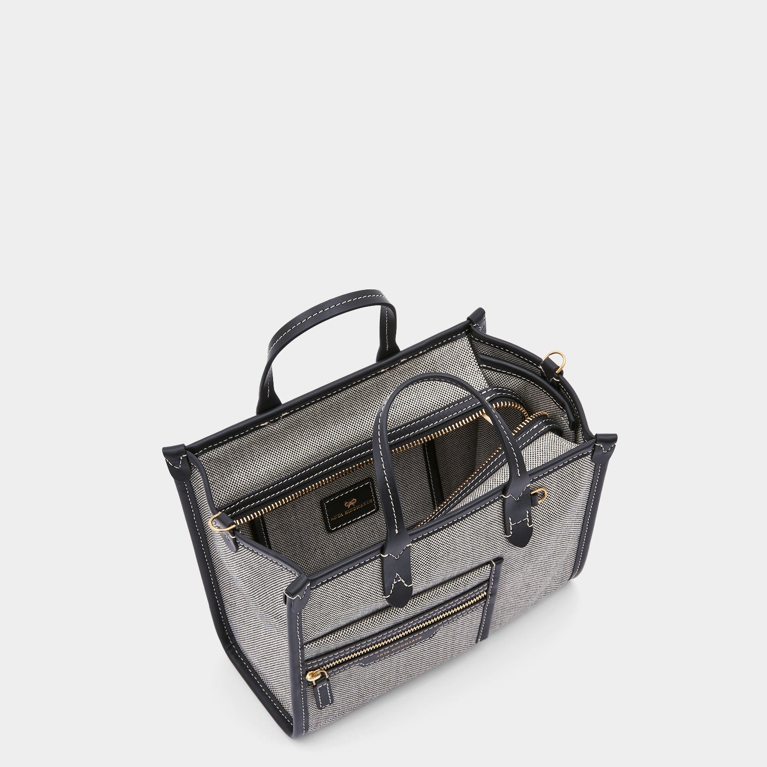 XS ポケット トート -

          
            Mixed Canvas in Salt and Pepper -
          

          Anya Hindmarch JP
