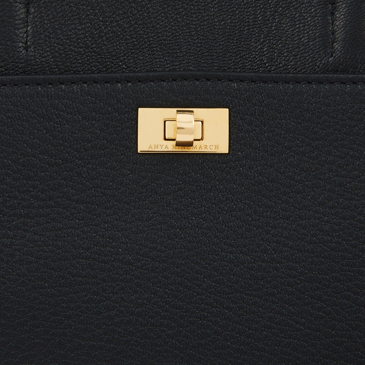 スモール ウィルソン -

                  
                    Grain Leather in Black -
                  

                  Anya Hindmarch JP
