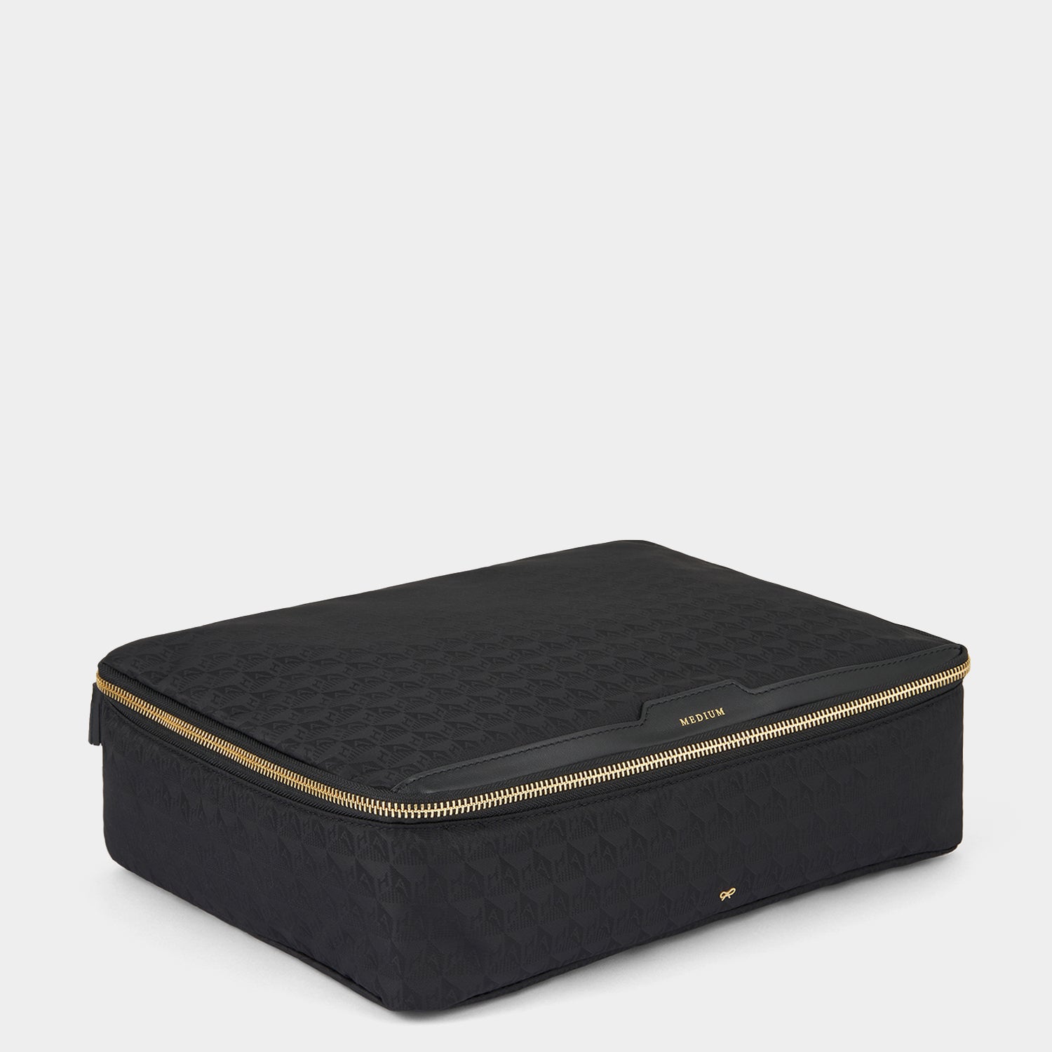 ミディアム パッキングキューブ -

          
            Recycled Nylon in Black -
          

          Anya Hindmarch JP

