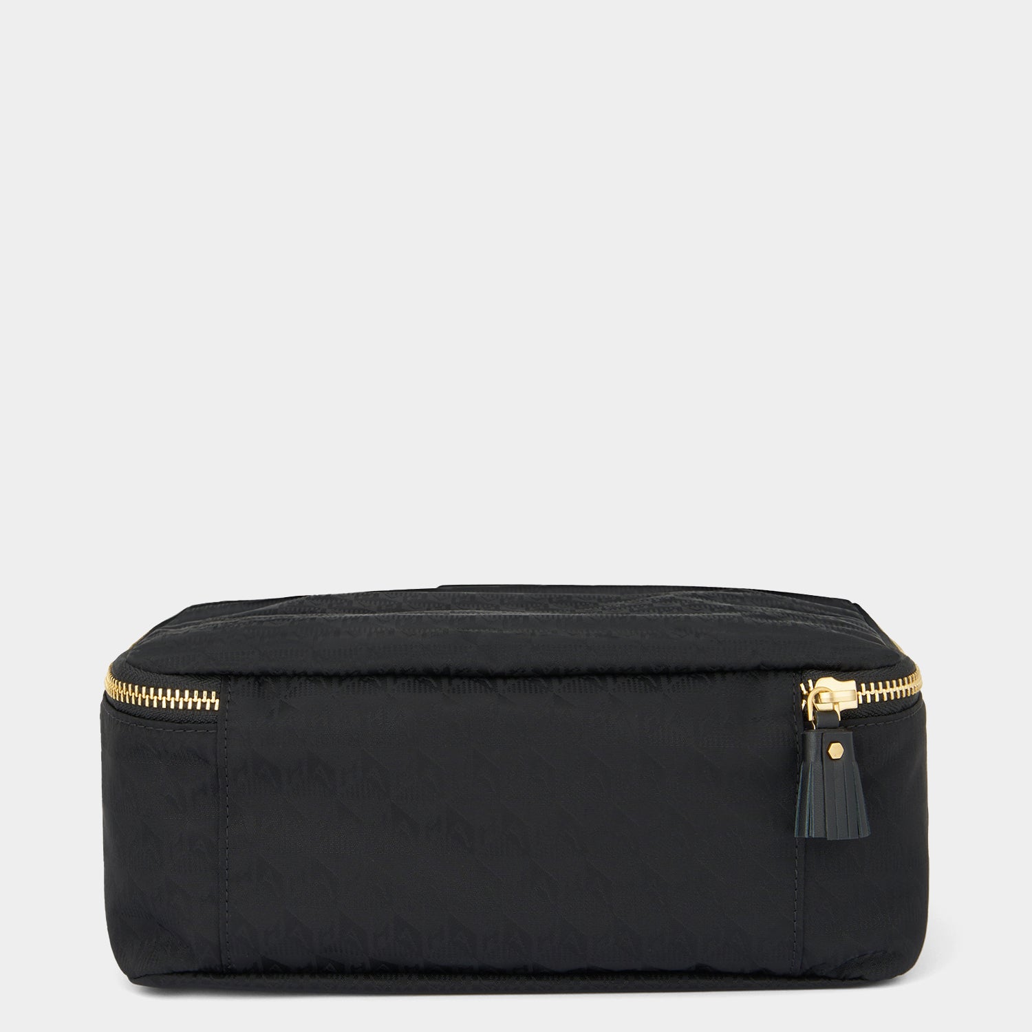 スモール パッキングキューブ -

          
            Recycled Nylon in Black -
          

          Anya Hindmarch JP
