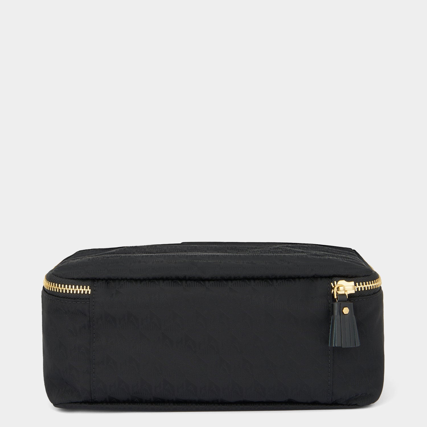 スモール パッキングキューブ -

                  
                    Recycled Nylon in Black -
                  

                  Anya Hindmarch JP
