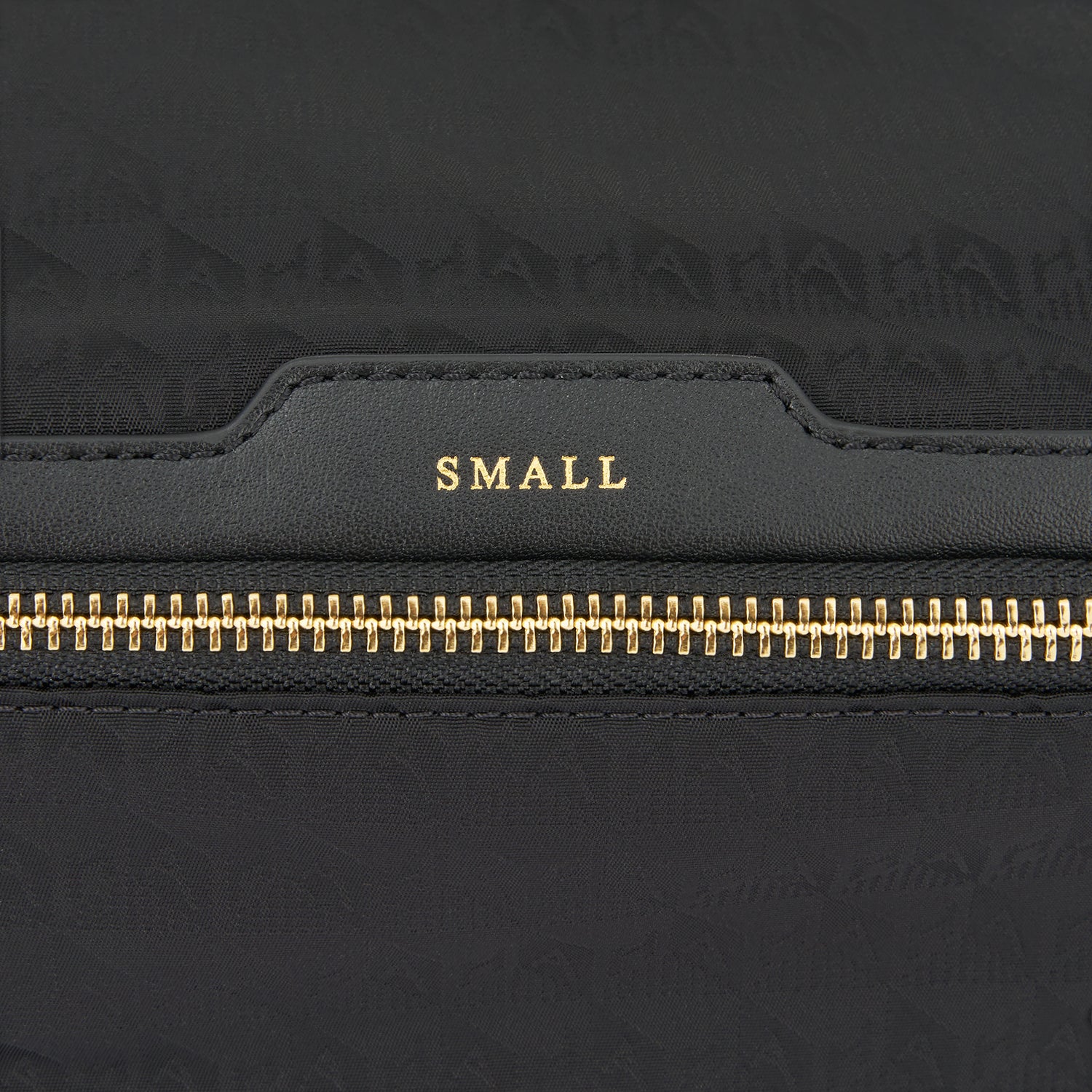 スモール パッキングキューブ -

          
            Recycled Nylon in Black -
          

          Anya Hindmarch JP
