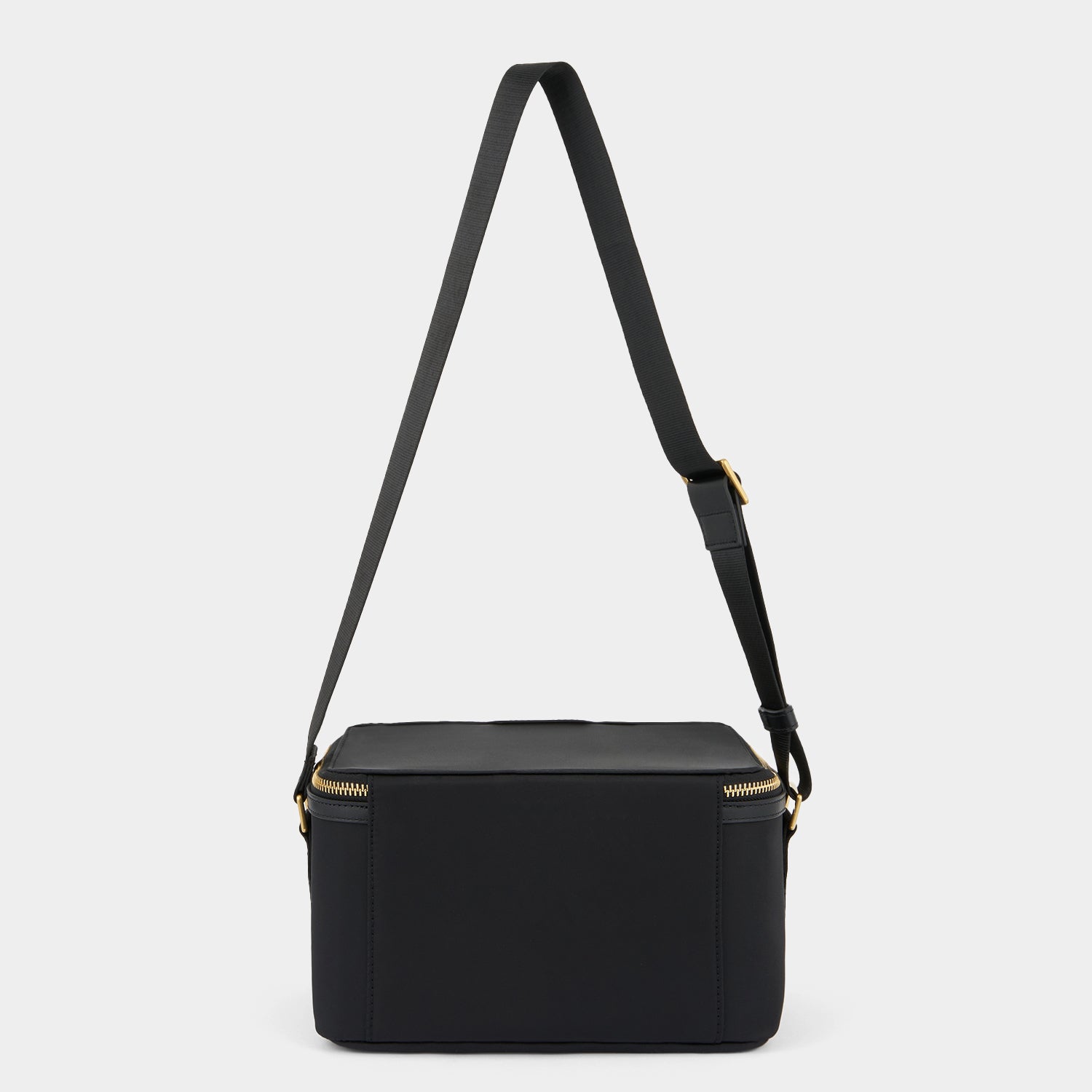 ランチ ボックス -

                  
                    ECONYL® Regenerated Nylon in Black -
                  

                  Anya Hindmarch JP
