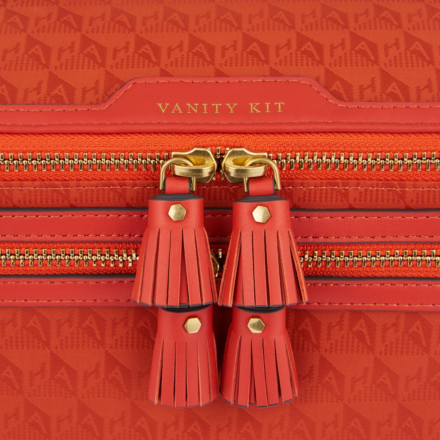ロゴ バニティー キット -

          
            AH Logo Nylon in Burnt Sienna -
          

          Anya Hindmarch JP
