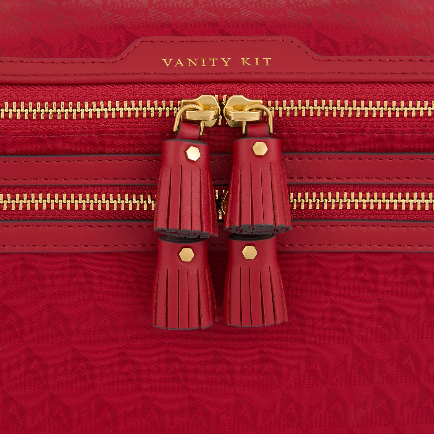 AH ロゴ・バニティー・キット | Anya Hindmarch JP