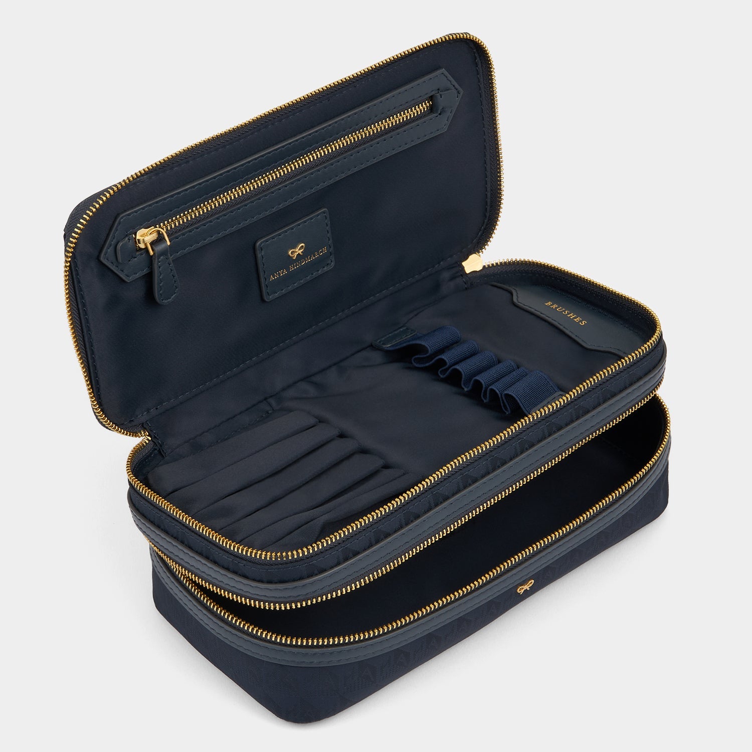 AH ロゴ・メイクアップ・ポーチ -

          
            AH Logo Nylon in New Marine -
          

          Anya Hindmarch JP
