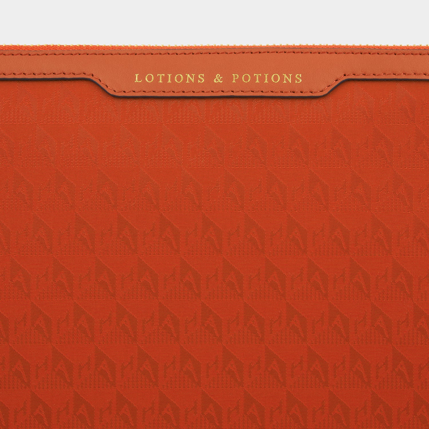 ロゴ「Lotions and Potions」ポーチ -

          
            AH Logo Nylon in Burnt Sienna -
          

          Anya Hindmarch JP
