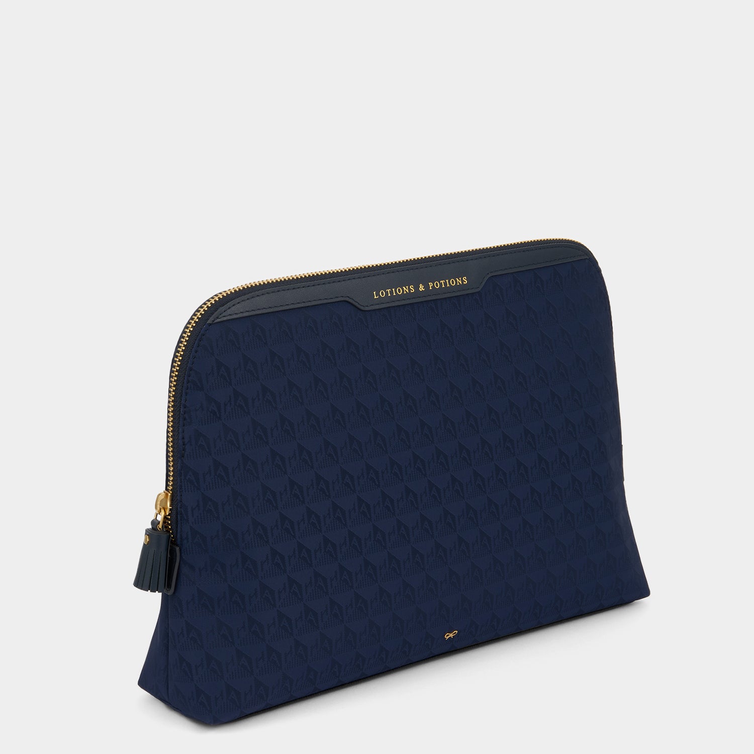 AH ロゴ「Lotions and Potions」ポーチ -

          
            AH Logo Nylon in Marine -
          

          Anya Hindmarch JP
