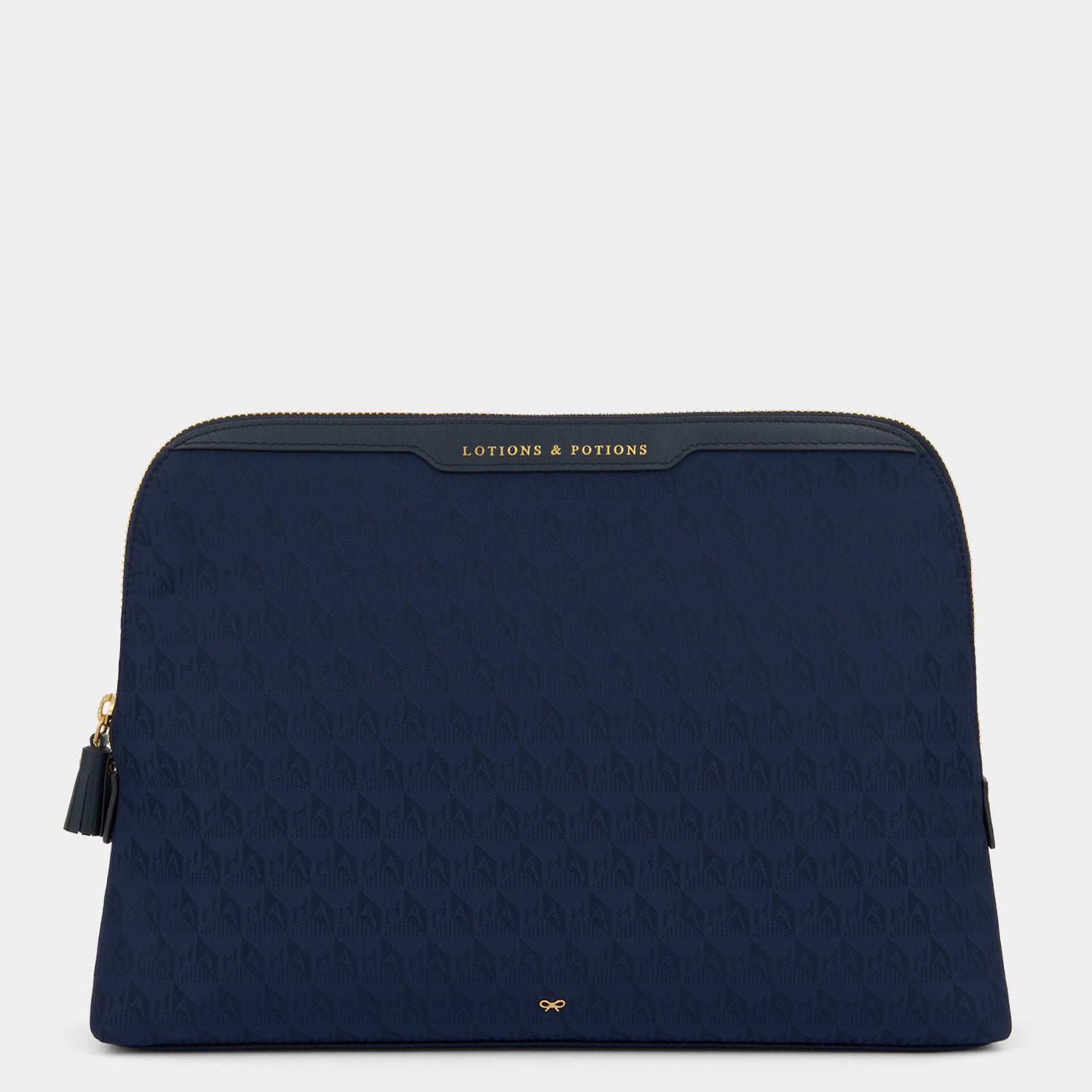 AH ロゴ「Lotions and Potions」ポーチ -

          
            AH Logo Nylon in Marine -
          

          Anya Hindmarch JP
