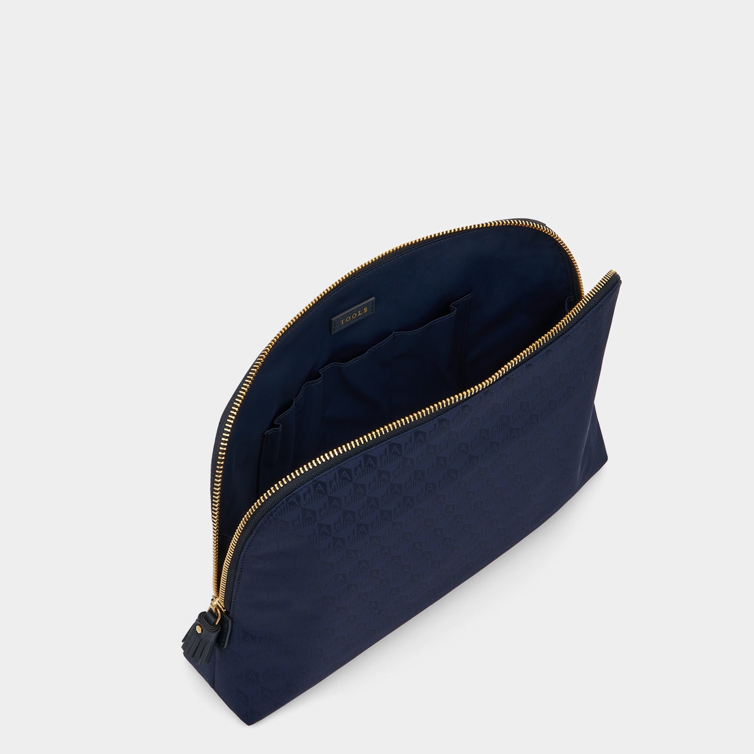 AH ロゴ「Lotions and Potions」ポーチ -

          
            AH Logo Nylon in Marine -
          

          Anya Hindmarch JP
