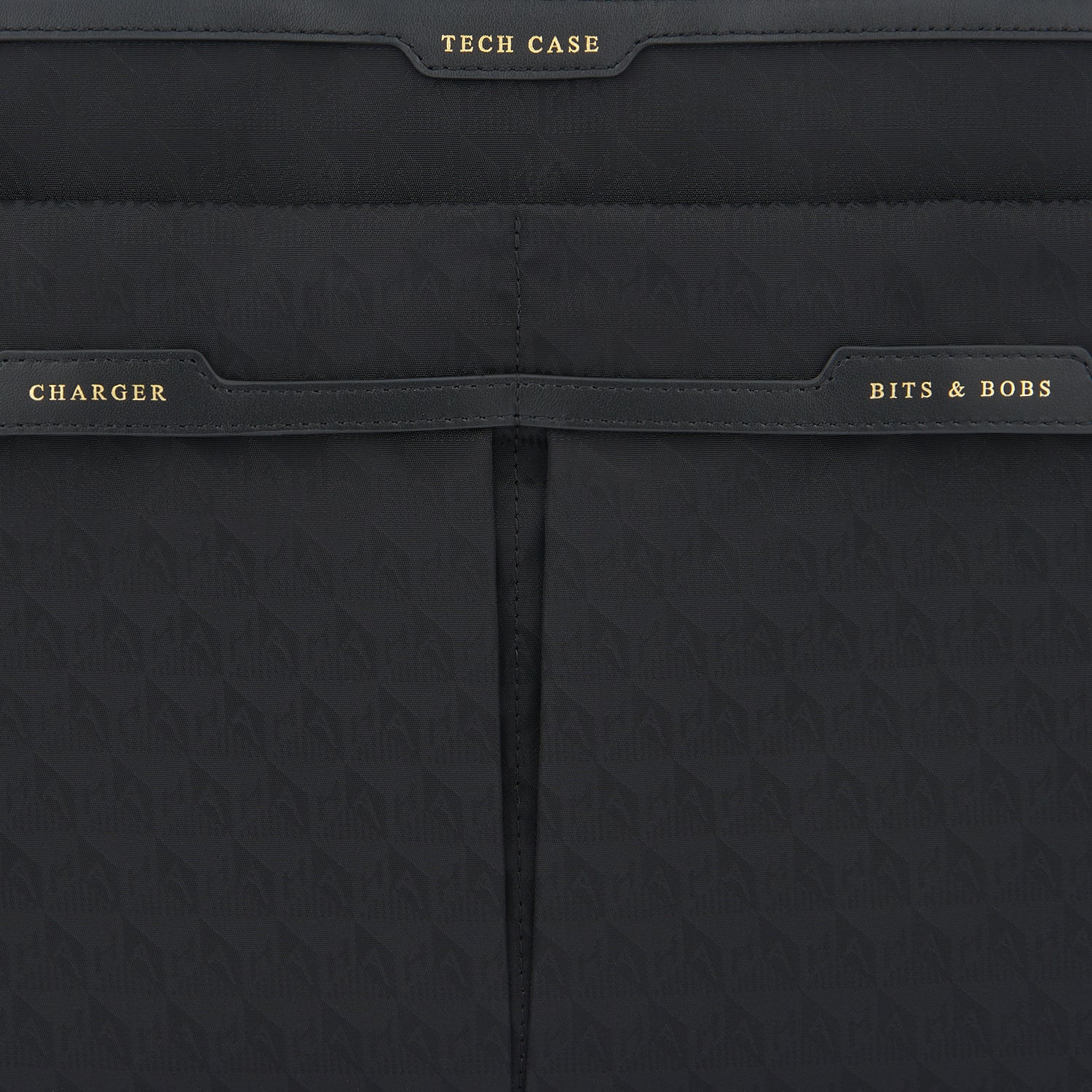 Anya Hindmarch◆パソコンケース◆ブラック テクノロジー・ケース | Anya Hindmarch JP