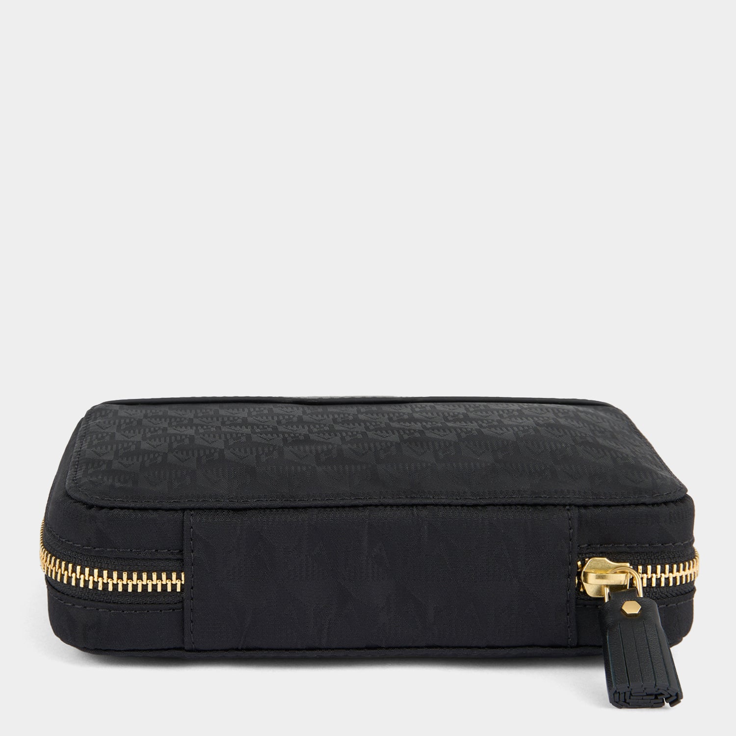 ピル・ボックス -

          
            Jacquard Nylon in Black -
          

          Anya Hindmarch JP
