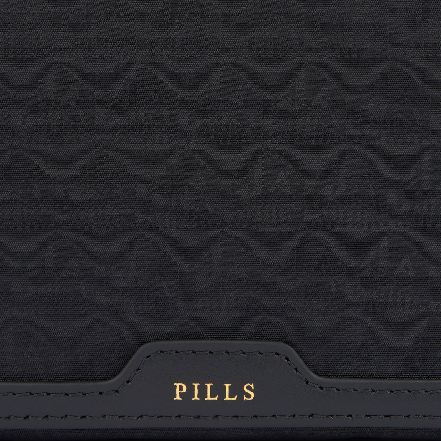 ピル・ボックス -

          
            Jacquard Nylon in Black -
          

          Anya Hindmarch JP

