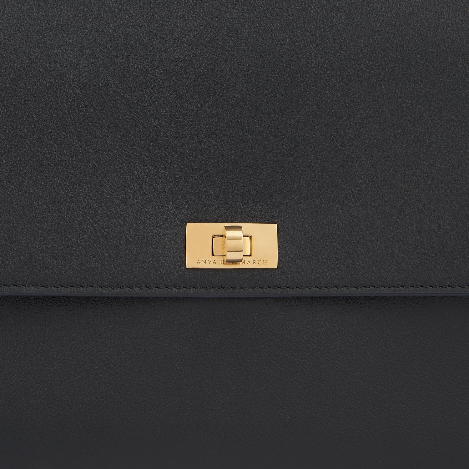 シートン -

          
            Classic Calf in Black -
          

          Anya Hindmarch JP
