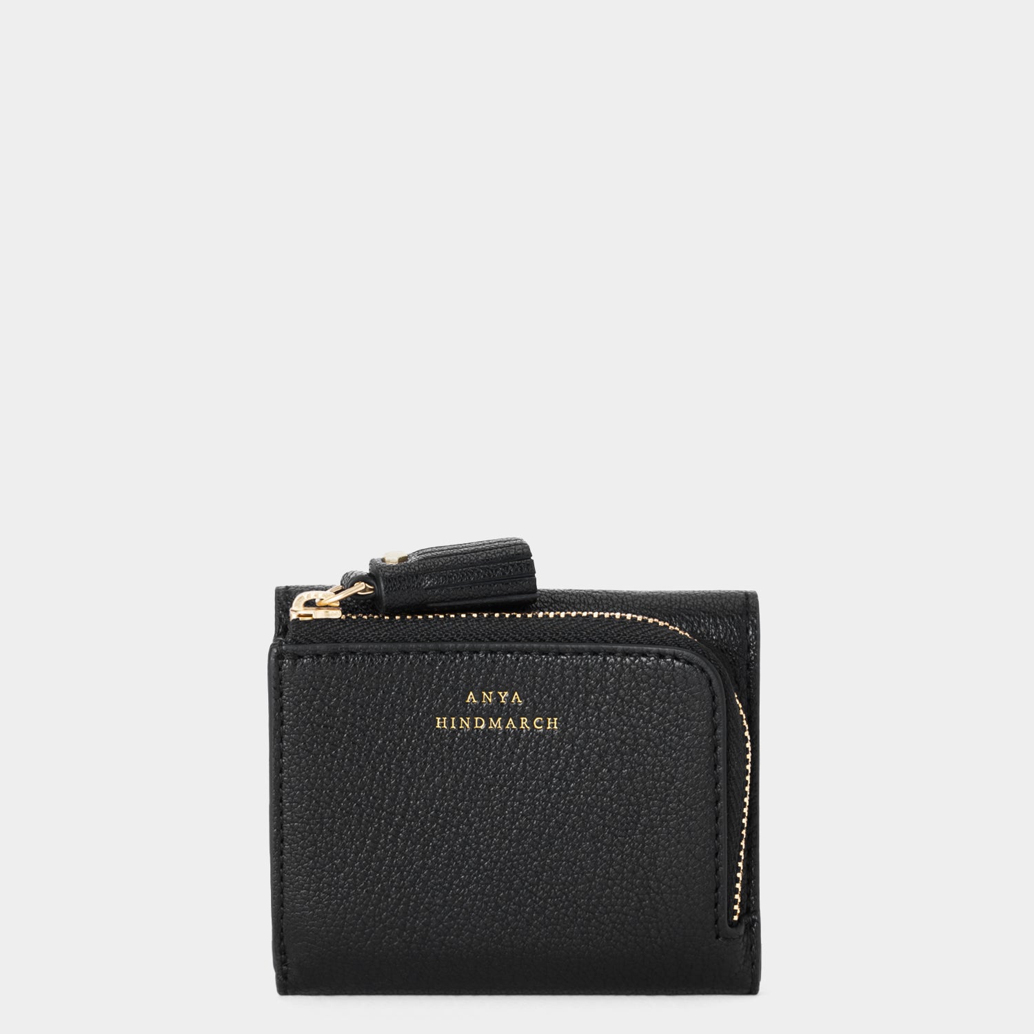 ピーピング アイズ 三つ折り ウォレット -

                  
                    Shiny Capra in Black -
                  

                  Anya Hindmarch JP
