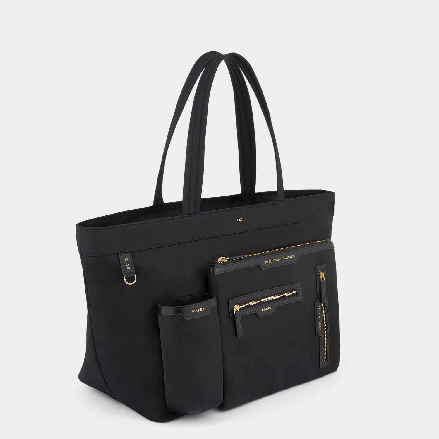 マルチポケット トート -

                  
                    ECONYL® regenerated Nylon in Black -
                  

                  Anya Hindmarch JP
