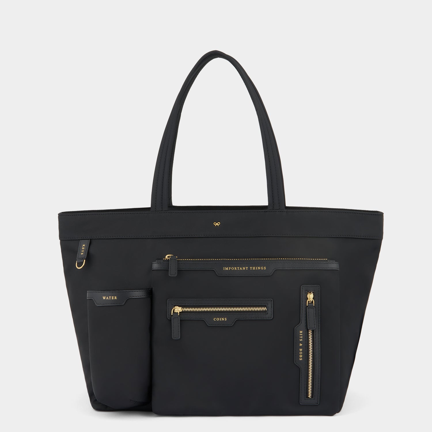 マルチポケット トート -

                  
                    ECONYL® regenerated Nylon in Black -
                  

                  Anya Hindmarch JP
