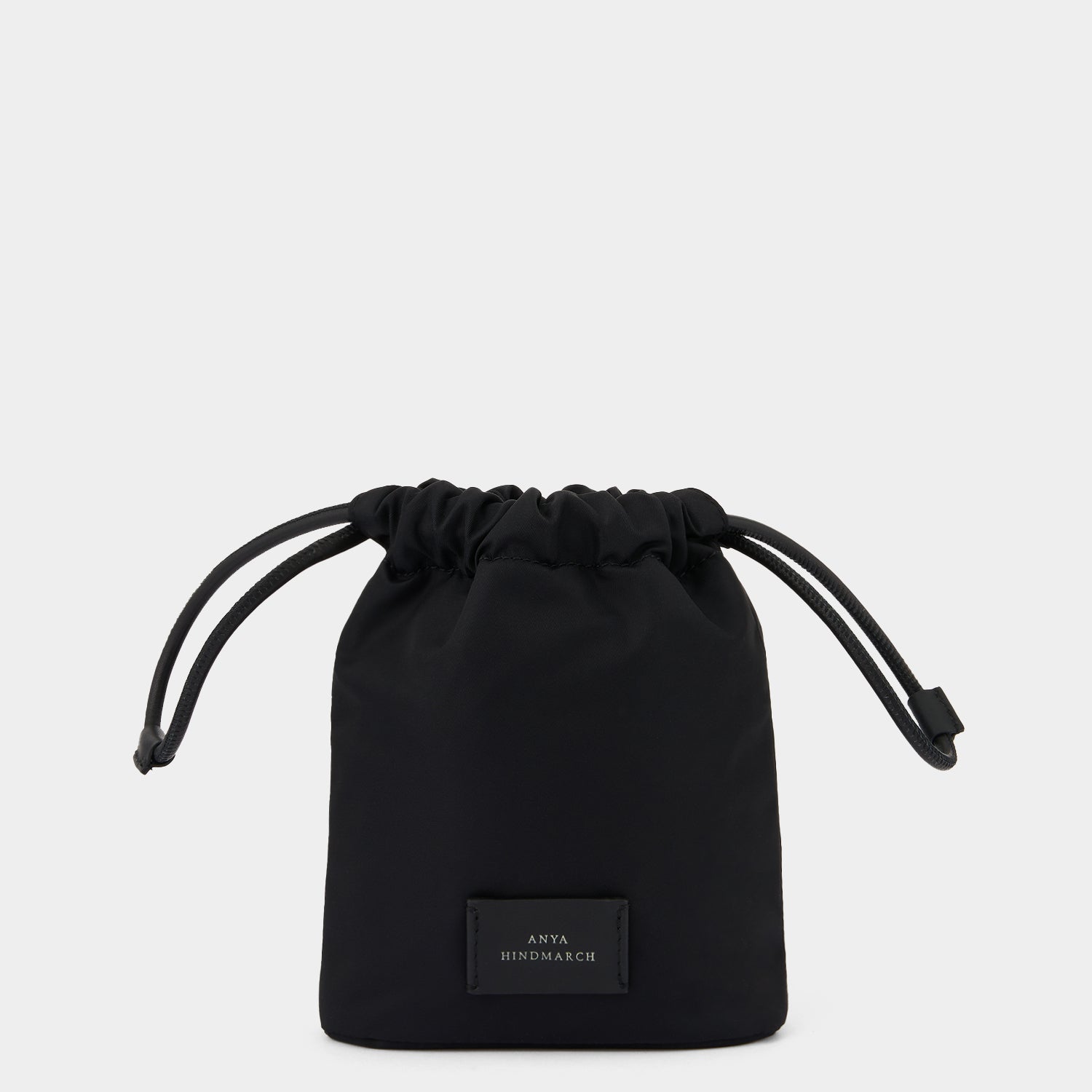 アイズ ドローストリング ポーチ -

                  
                    ECONYL® Regenerated Nylon in Black -
                  

                  Anya Hindmarch JP
