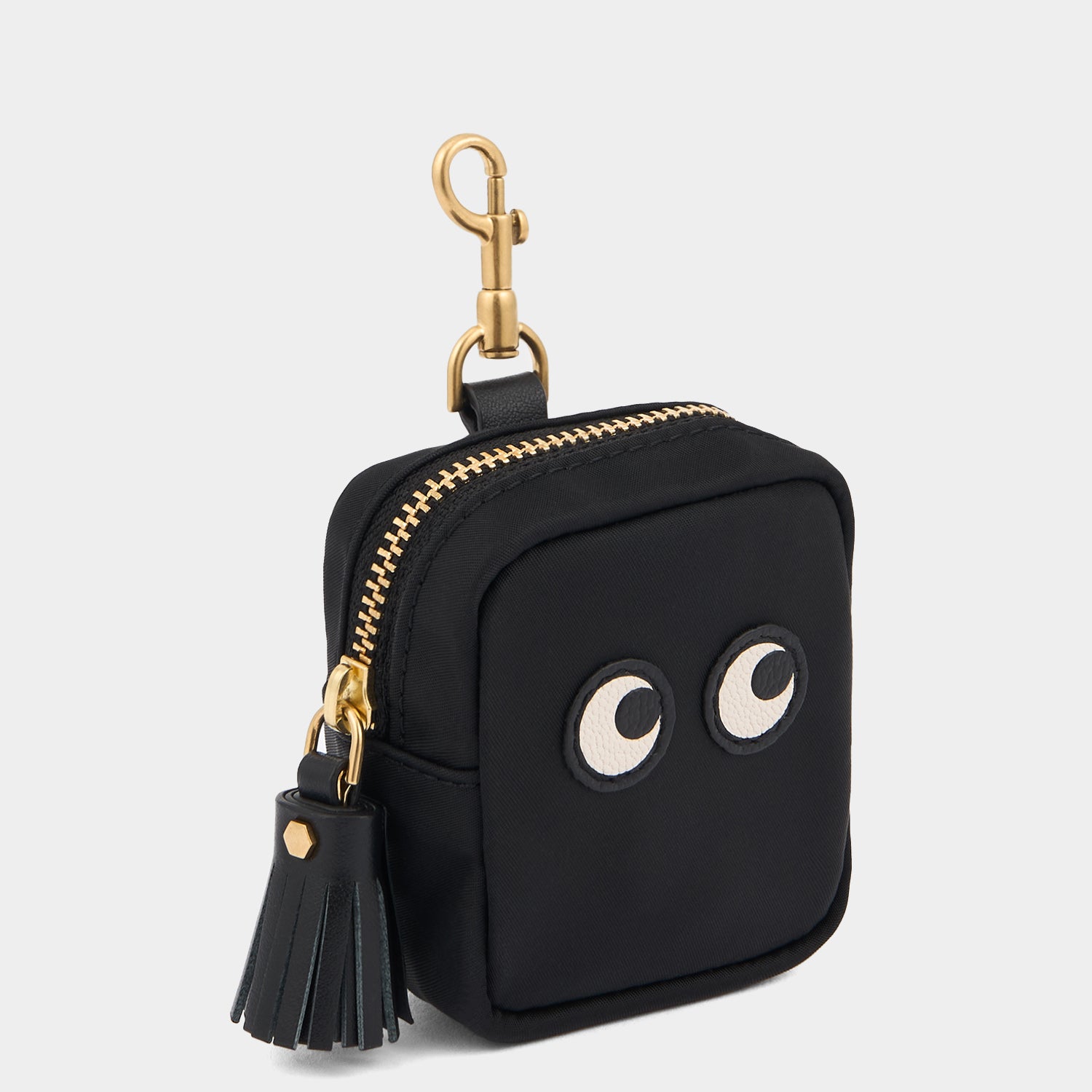 アイズ イヤホン ポーチ -

          
            ECONYL® regenerated Nylon in Black -
          

          Anya Hindmarch JP
